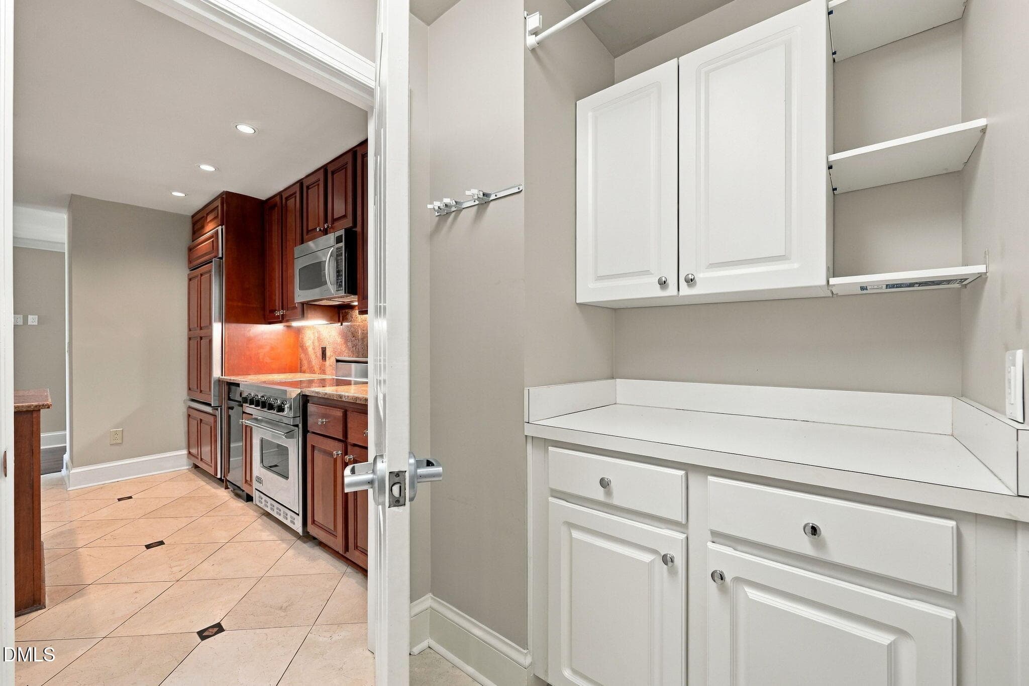 23-web-or-mls-IMG_4065 - 510 Glenwood Avenue 611, Raleigh, NC 27603