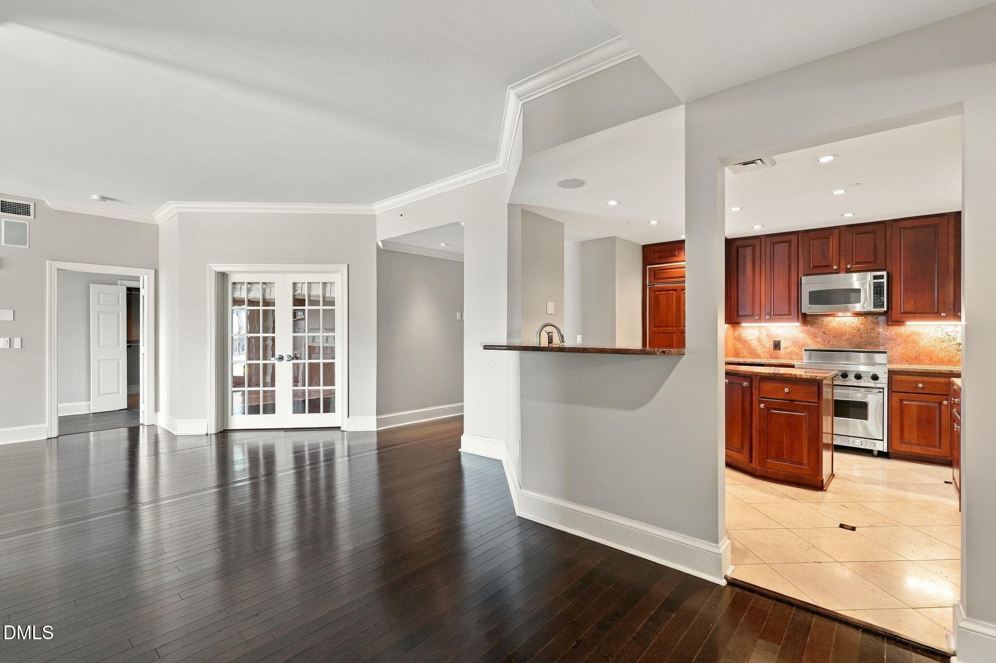 33-web-or-mls-IMG_4095 - 510 Glenwood Avenue 611, Raleigh, NC 27603