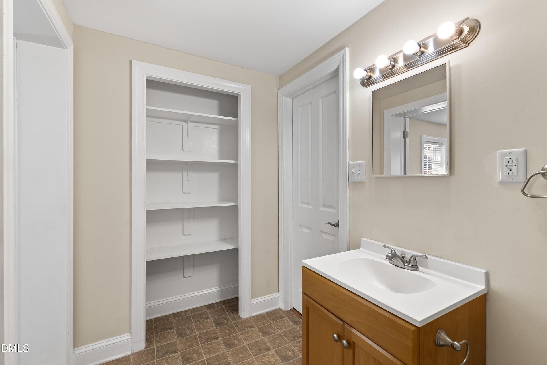 17-202 S Baker St_1325 - 202 S Baker Street, Four Oaks, NC 27524