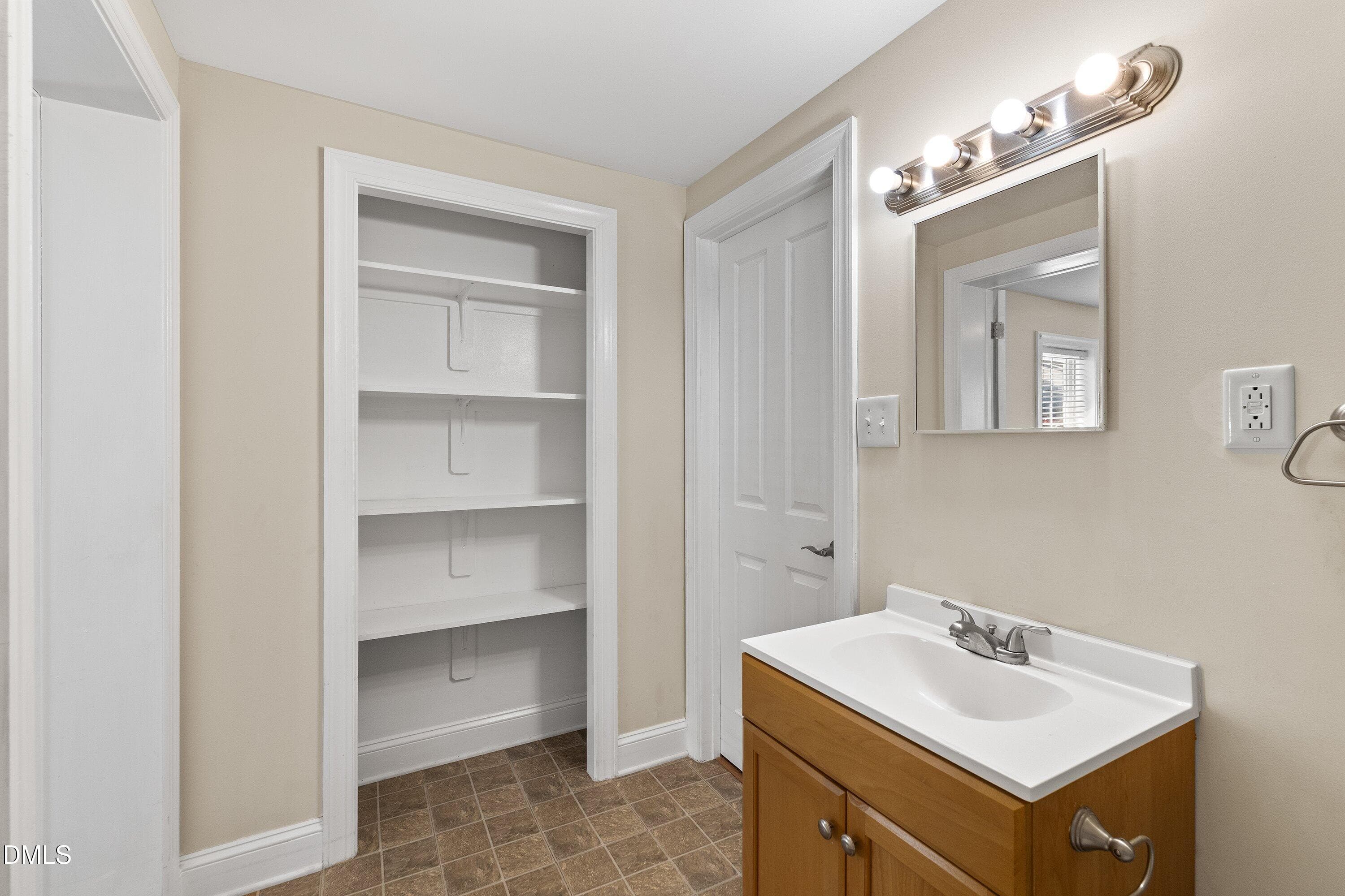 17-202 S Baker St_1325 - 202 S Baker Street, Four Oaks, NC 27524