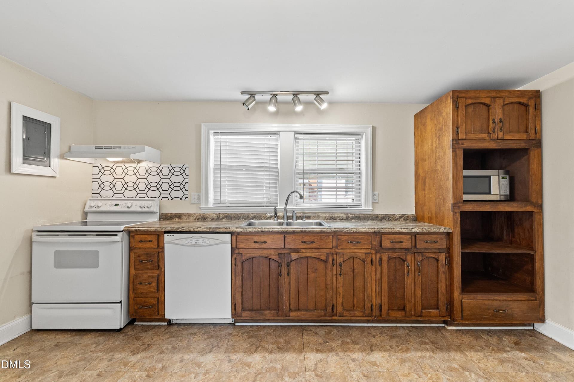 22-202 S Baker St_1350 - 202 S Baker Street, Four Oaks, NC 27524