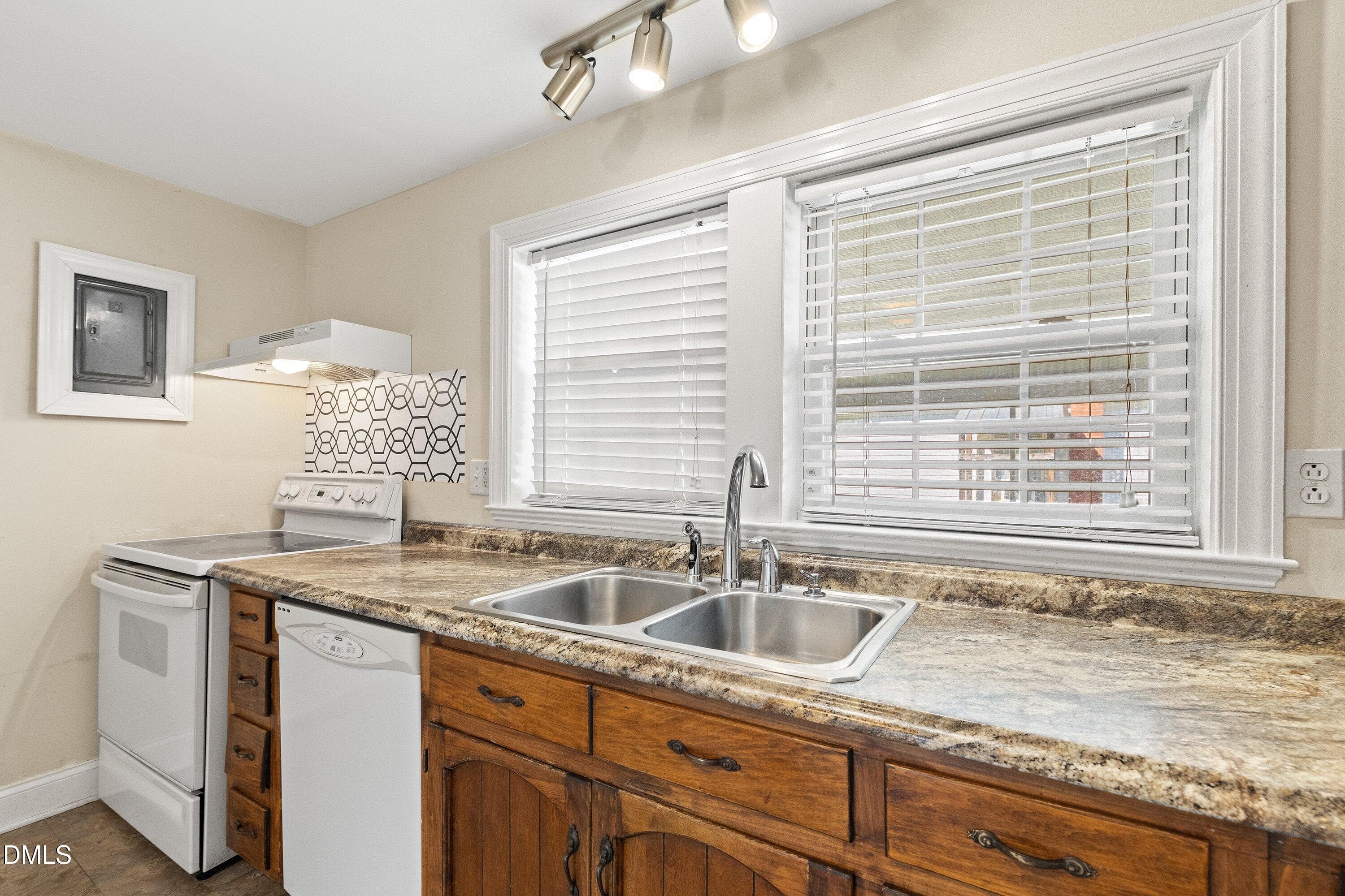 23-202 S Baker St_1355 - 202 S Baker Street, Four Oaks, NC 27524