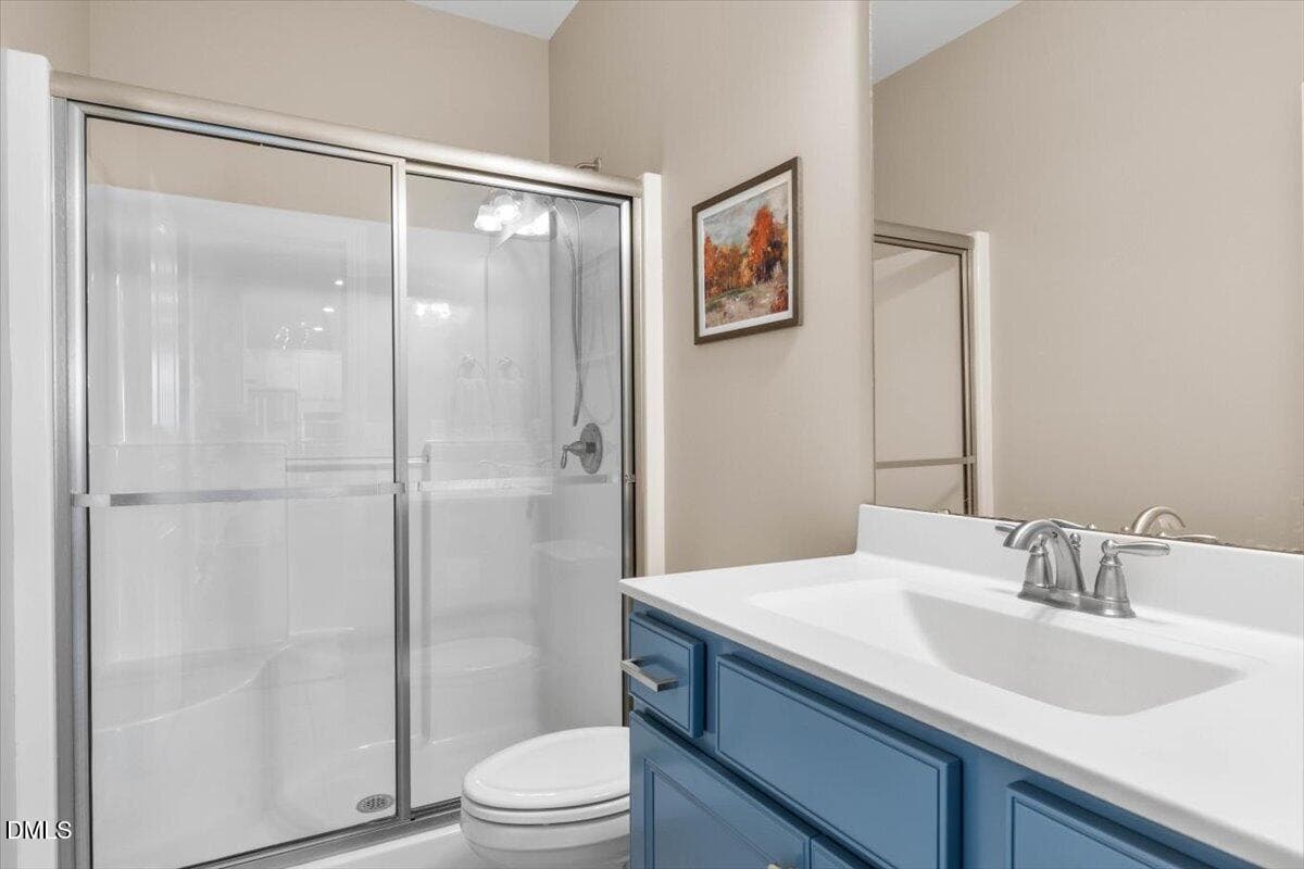 Main level bath - 2008 Campana Drive, Raleigh, NC 27603
