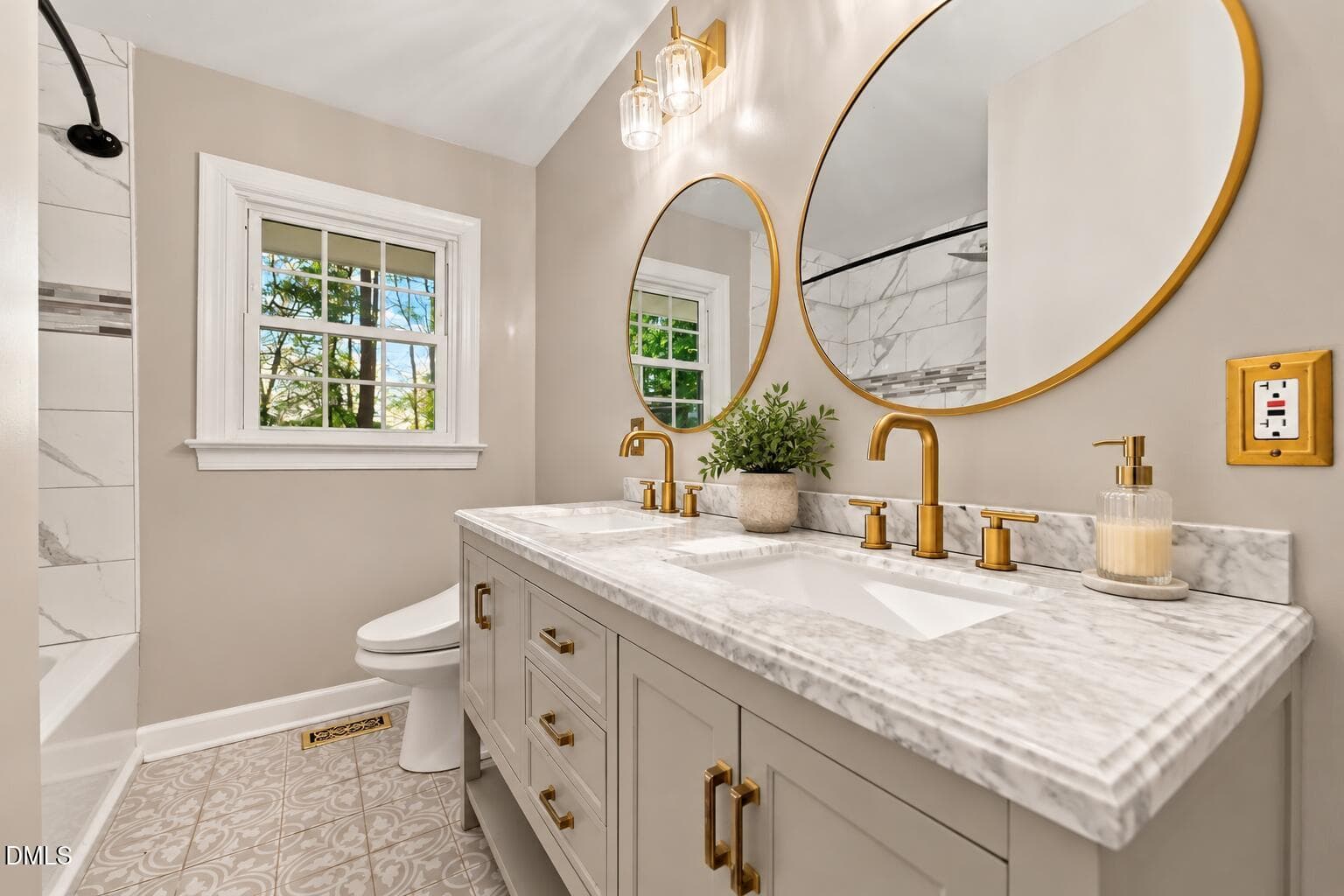 Hall Bathroom (1) - 2950 Glenridge Drive, Raleigh, NC 27604