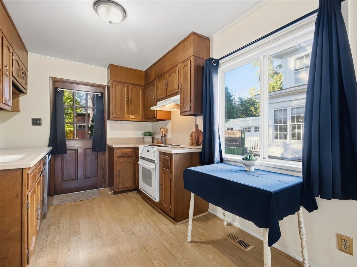 16-Eat in Kitchen.jpg - 1313 Wake Forest Road, Raleigh, NC 27604