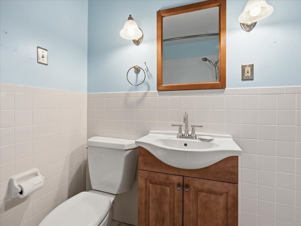 31-Hall Bath.jpg - 1313 Wake Forest Road, Raleigh, NC 27604