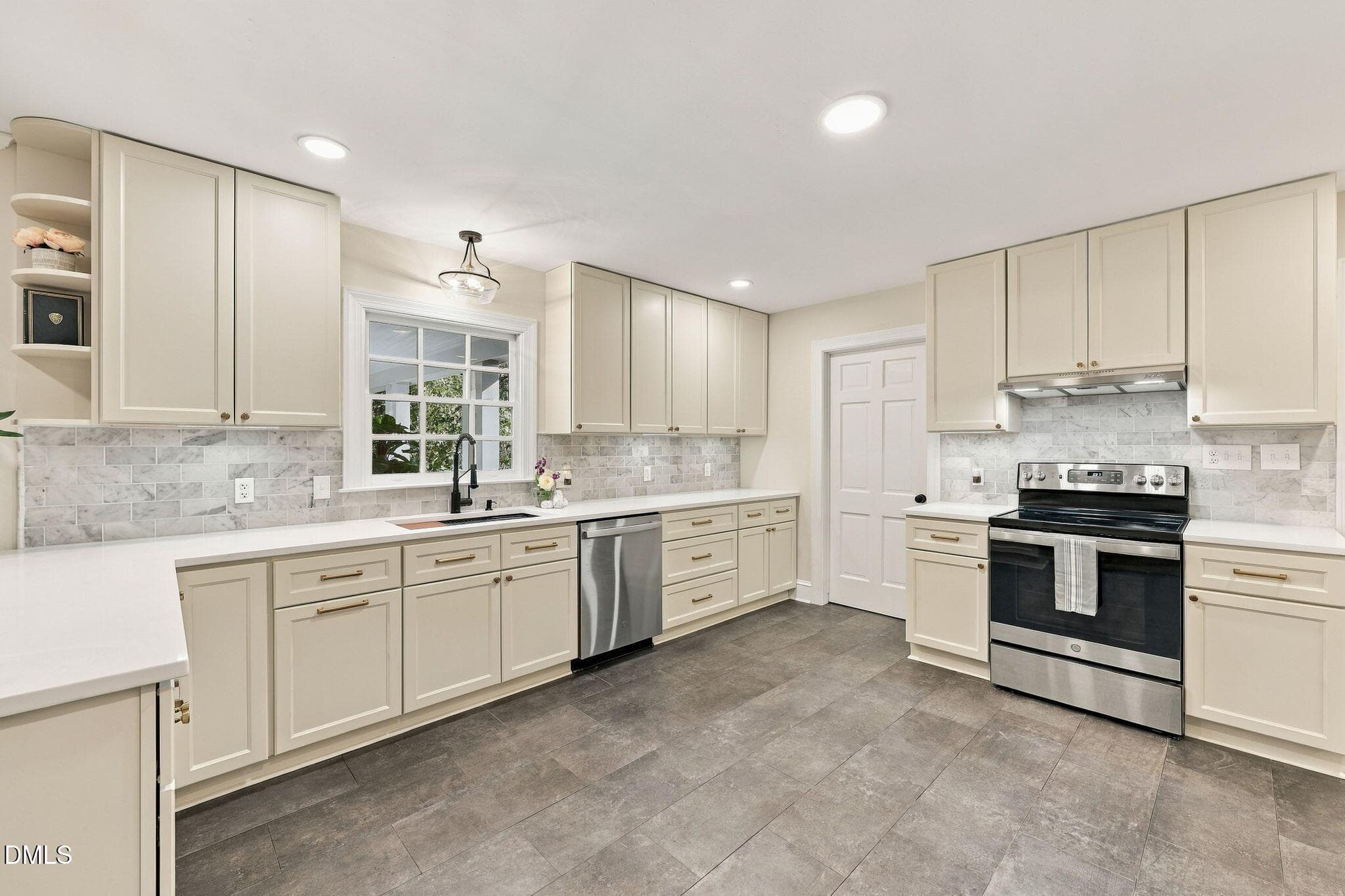 21-web-or-mls-IMG_2035 - 6700 Valley Lake Drive, Raleigh, NC 27612