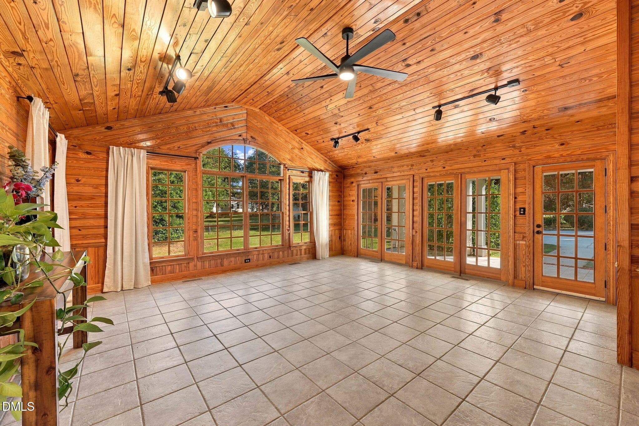 43-web-or-mls-IMG_2140 - 6700 Valley Lake Drive, Raleigh, NC 27612