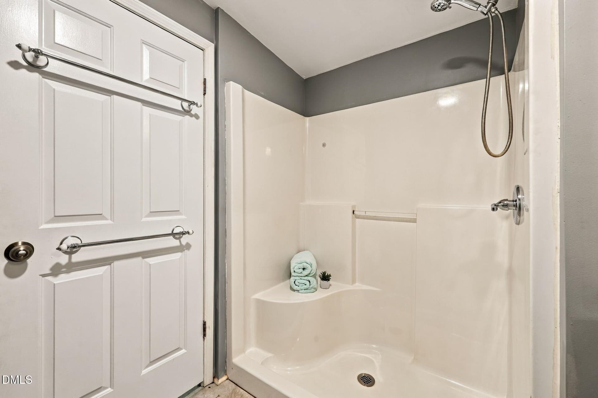 Owners' Bath - 168 Ridgewood Road, Youngsville, NC 27596