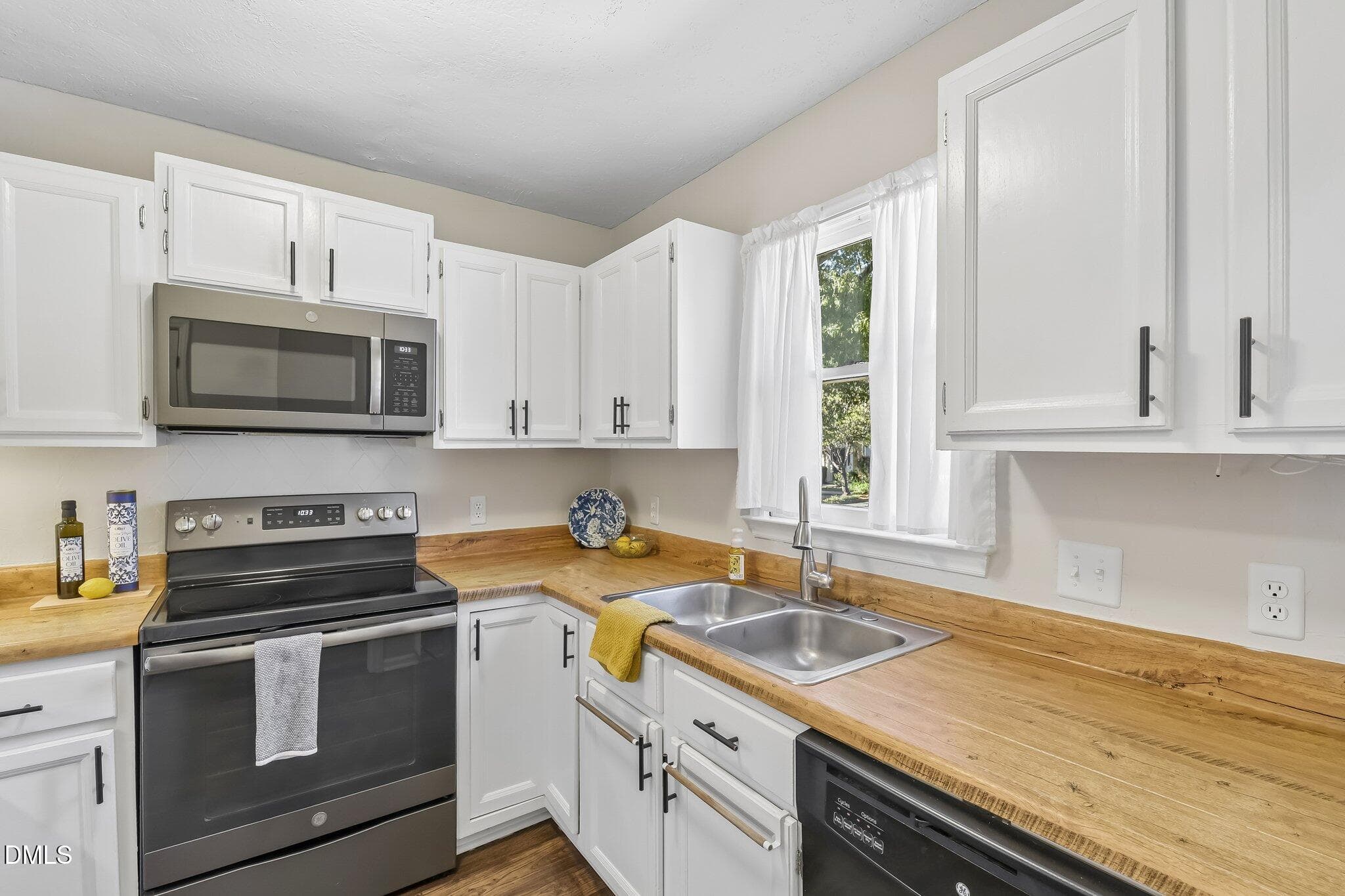 11-web-or-mls-Windy Hollow Ct-S2310-012 - 5616 Windy Hollow Court, Raleigh, NC 27609