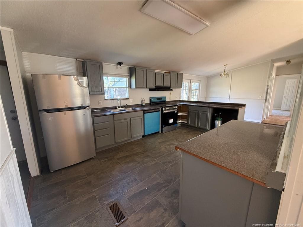 Photo 3 - 616 Hillcrest Drive, Raeford, NC 28376