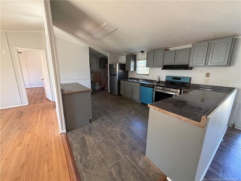 Photo 4 - 616 Hillcrest Drive, Raeford, NC 28376