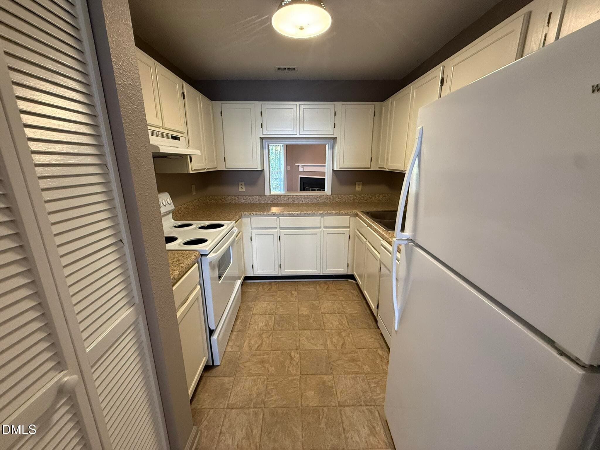 Kitchen - 4601 Timbermill Court 304, Raleigh, NC 27612