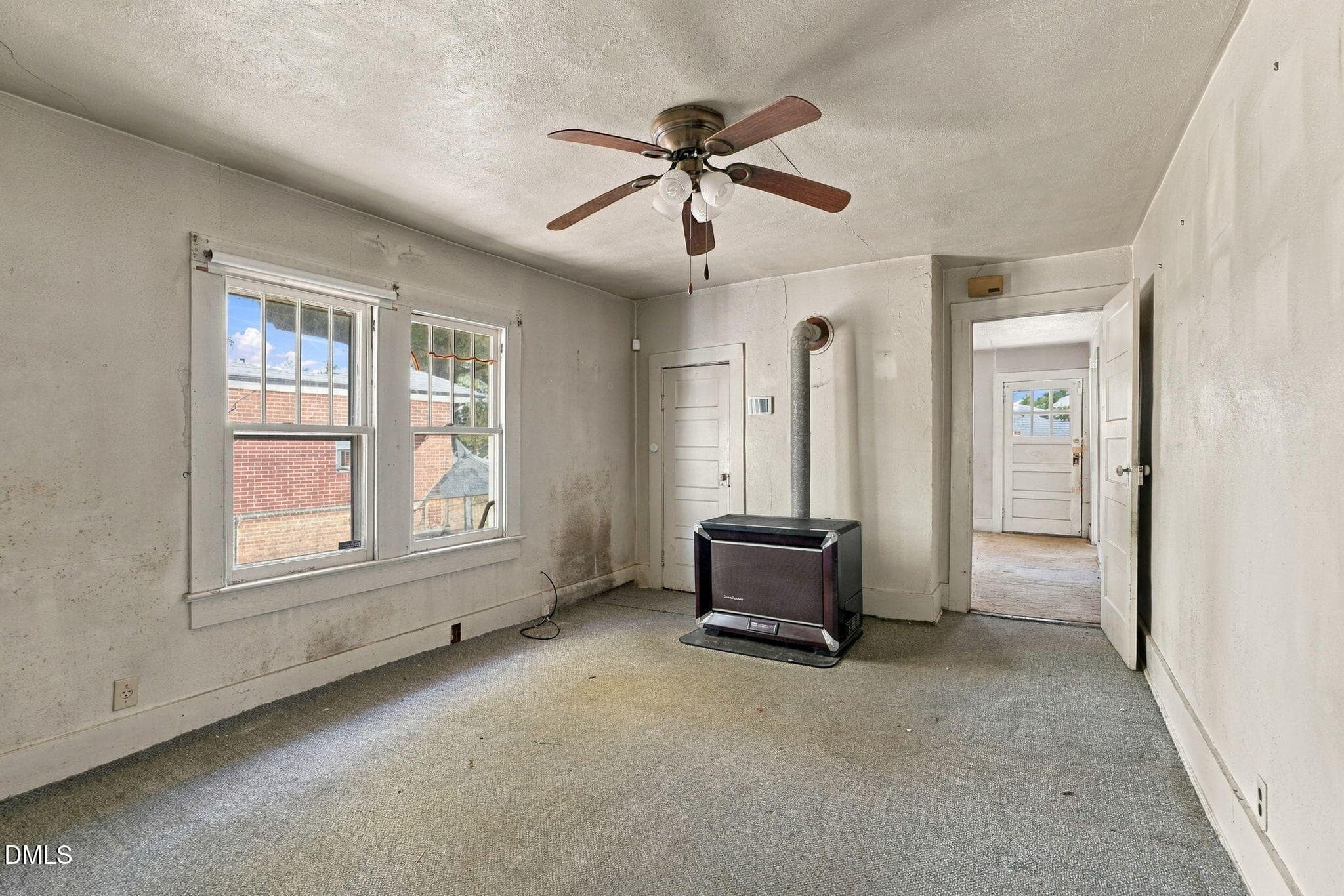 Den - 411 Brownrigg Street, Goldsboro, NC 27530