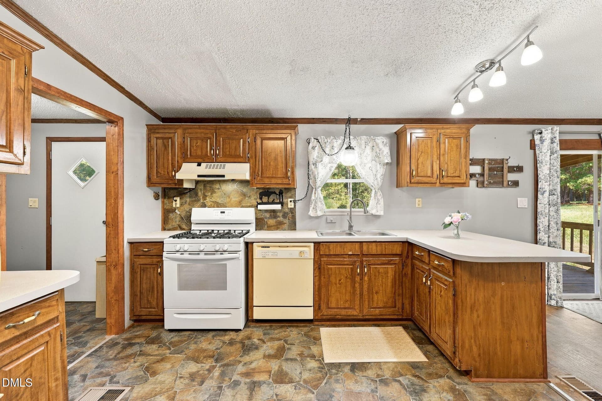 24-web-or-mls-IMG_9678 - 261 Bluegrass Drive, Warrenton, NC 27589