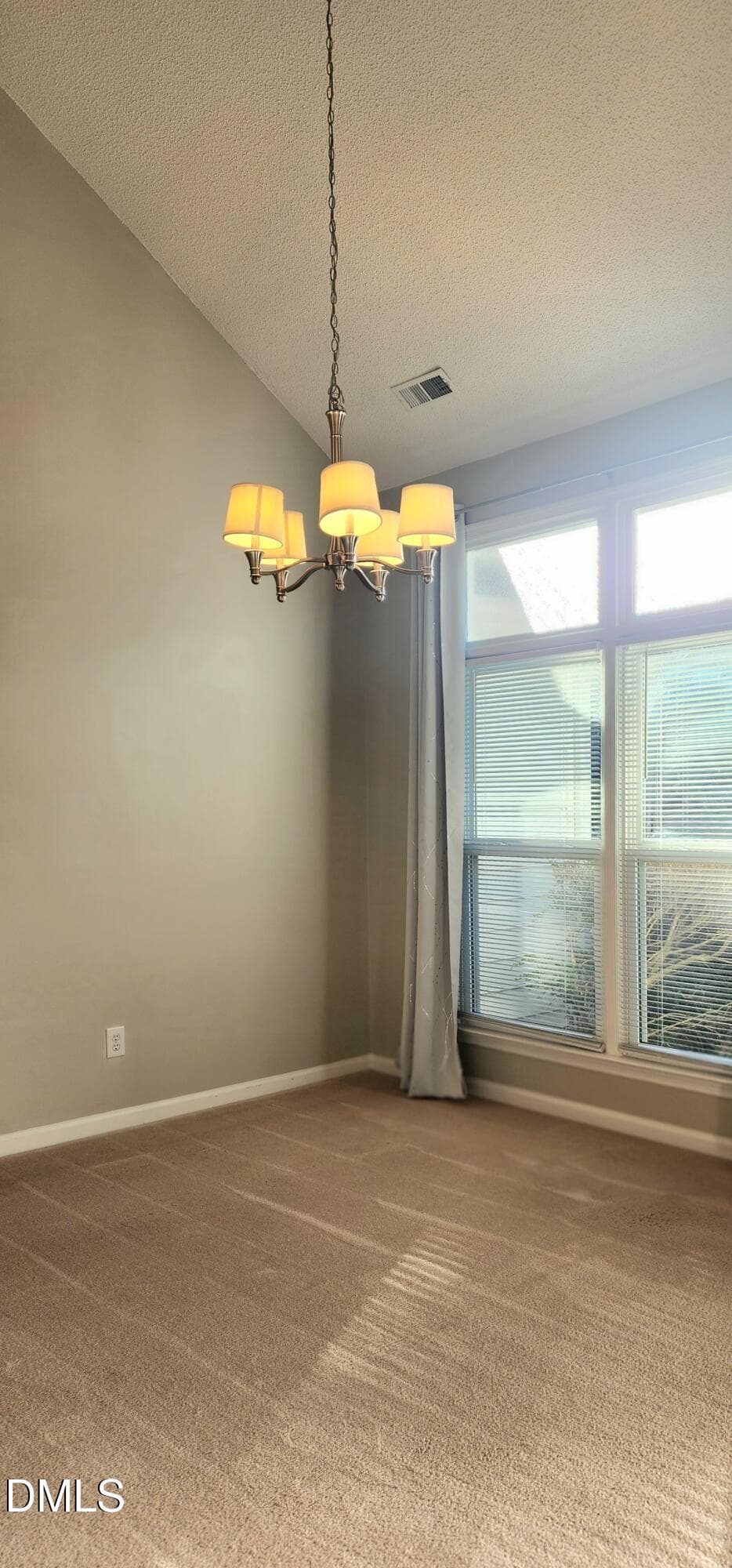 Dining - 5517 Edgebury Road, Raleigh, NC 27613