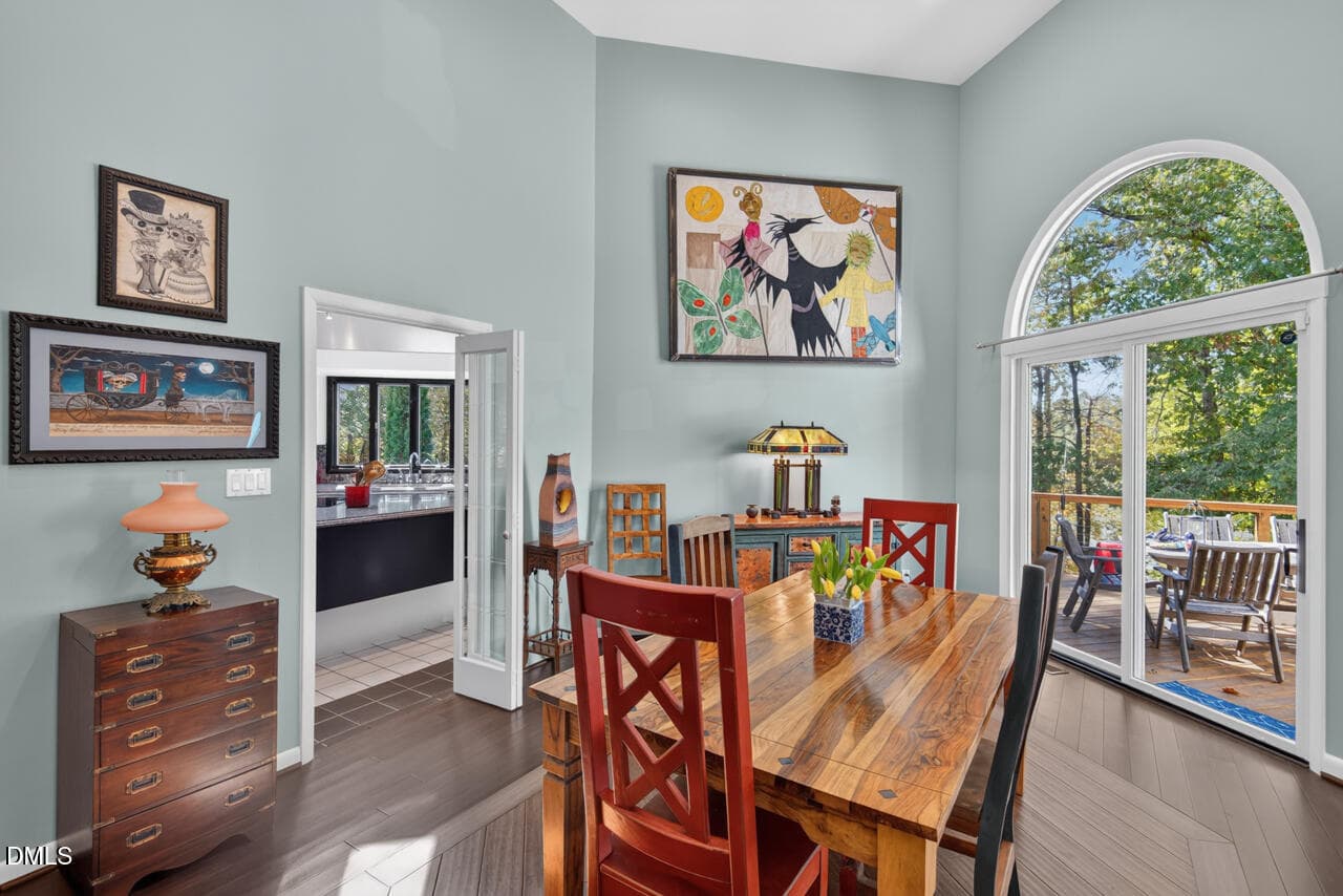 dinng out - 1070 Foxcliff Drive, Mebane, NC 27302