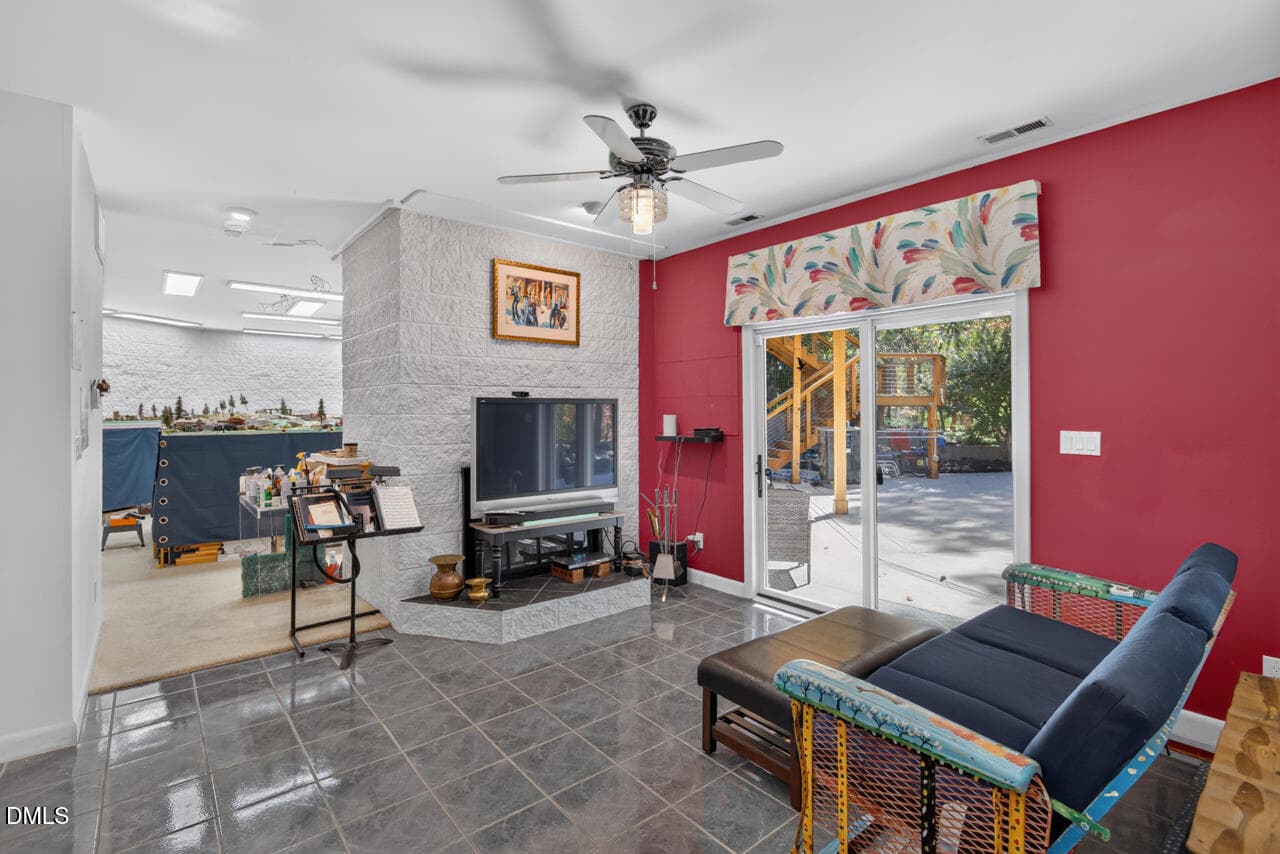 down family - 1070 Foxcliff Drive, Mebane, NC 27302