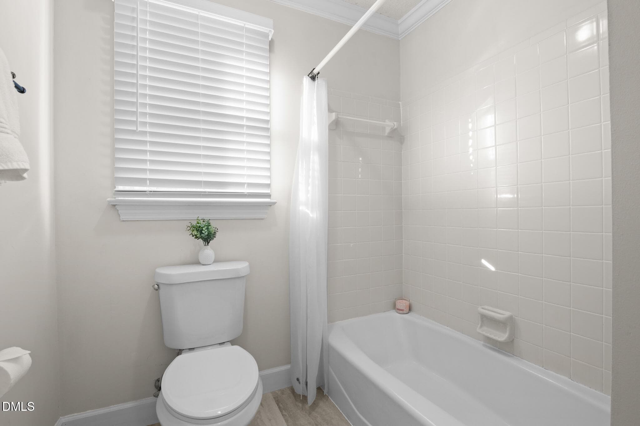 20-hall-bath-tub - 8338 Wycombe Lane, Raleigh, NC 27615