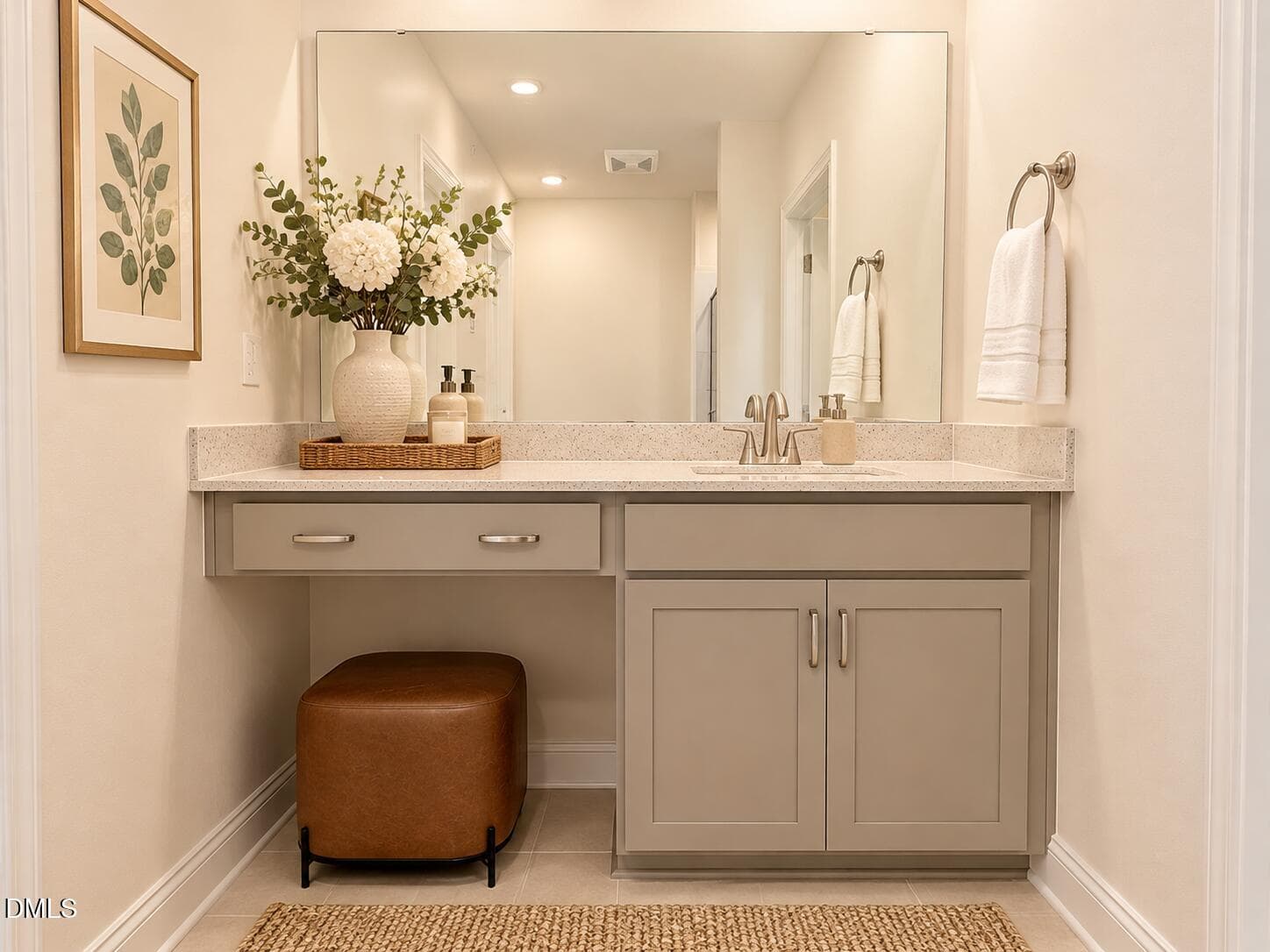 Vanity with Seating - 615 Hedrick Rdg Road 301, Cary, NC 27519