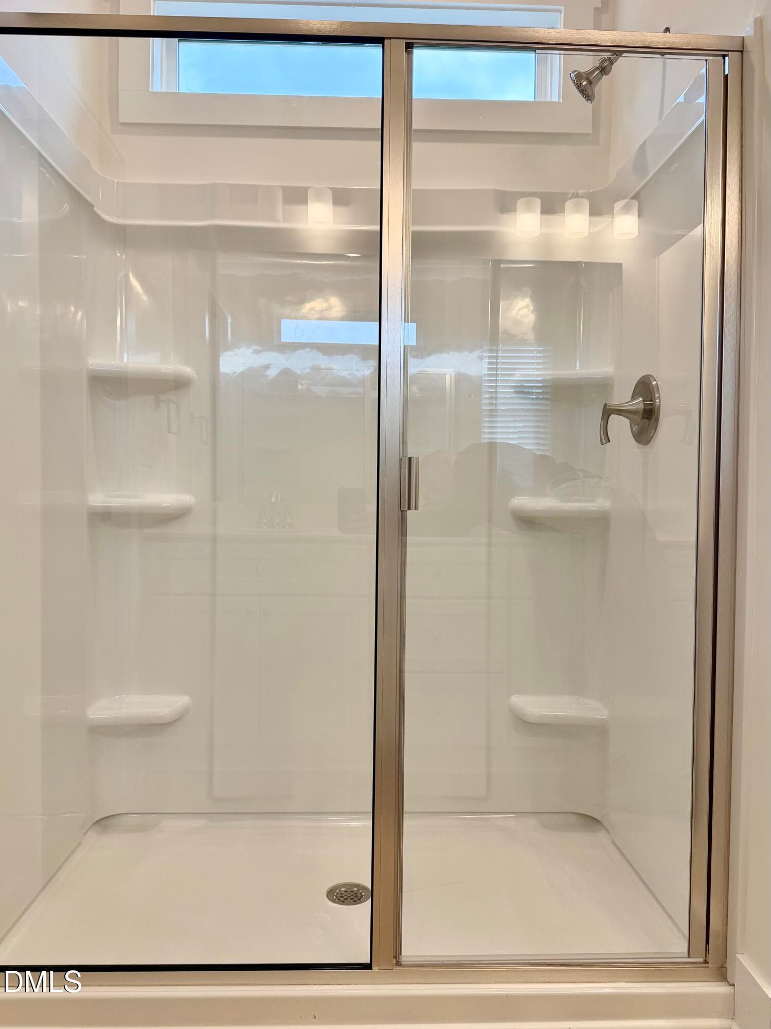 M bath shower + Transom - 453 Queenstown Drive, Princeton, NC 27569