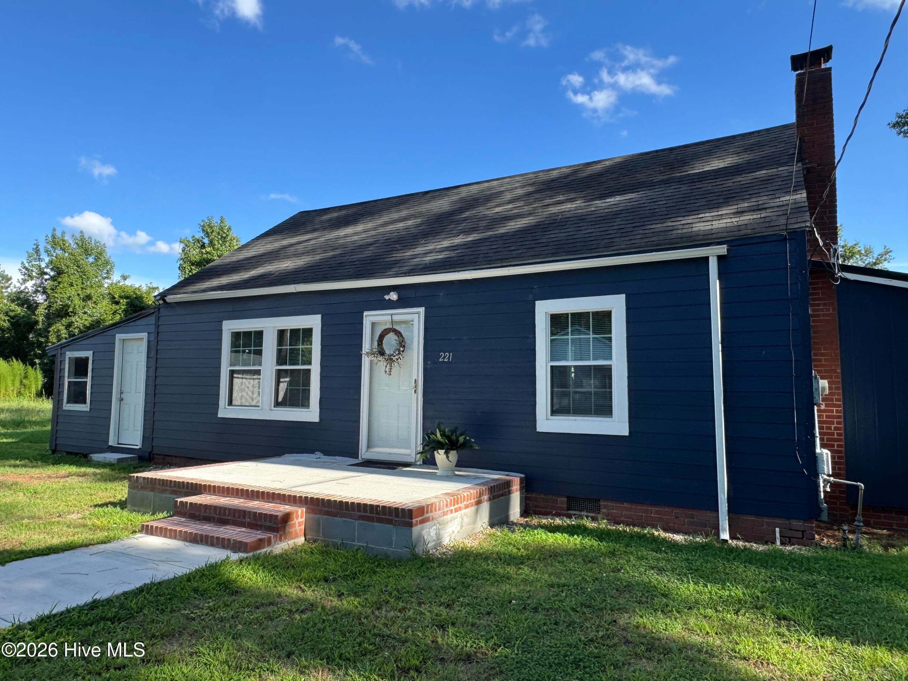 Single Family Residence at 221 Adamsville Court, Rocky Mount, NC 27803, photo 2 of 14