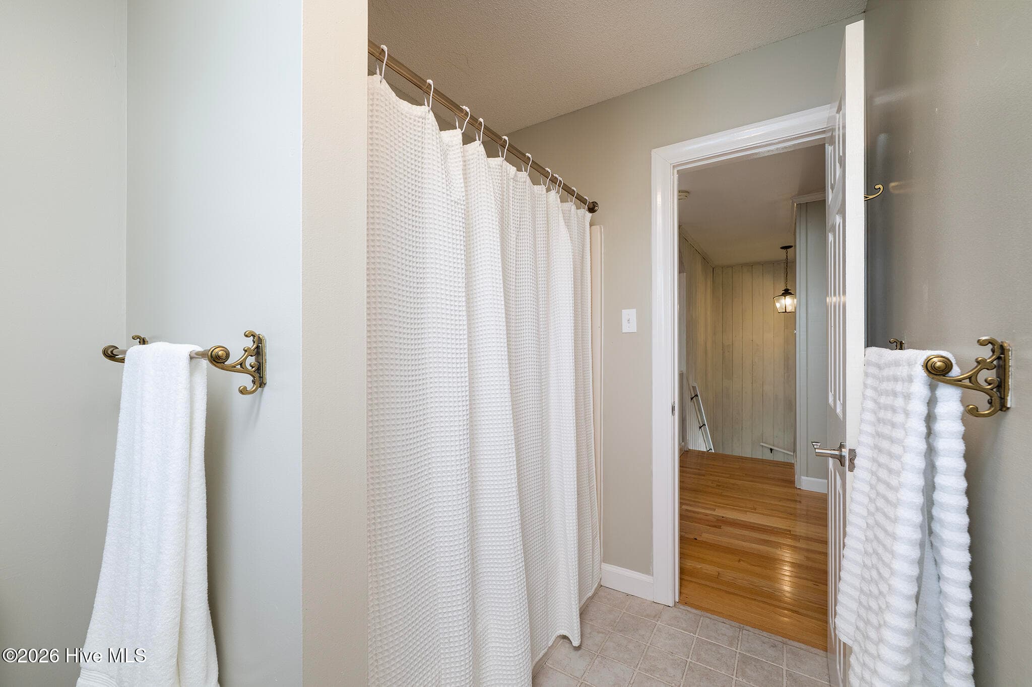 Guest Bathroom on Top Floor - 5616 Gondolier Drive, New Bern, NC 28560