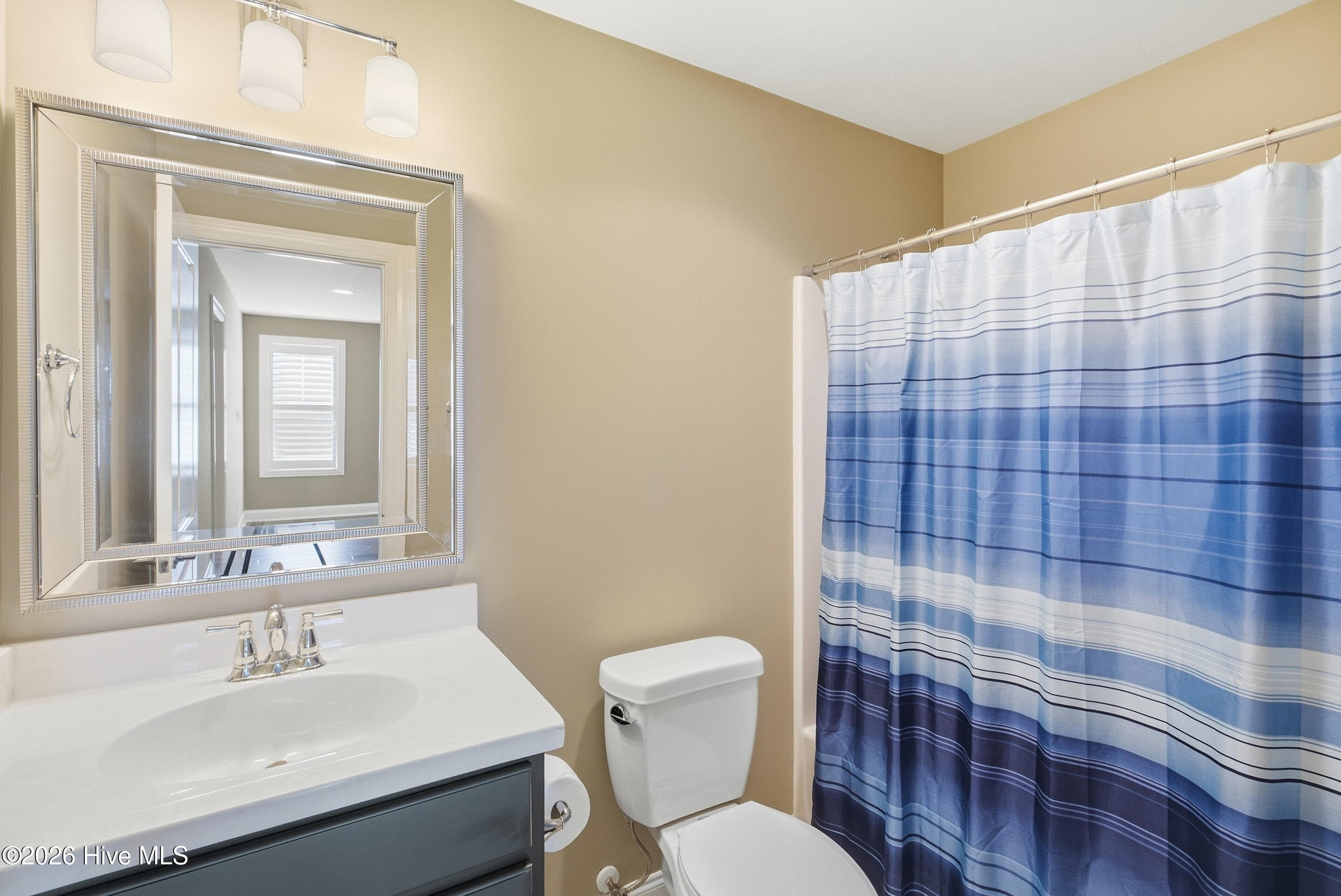upstairs bull bath - 2153 Forest View Circle, Leland, NC 28451
