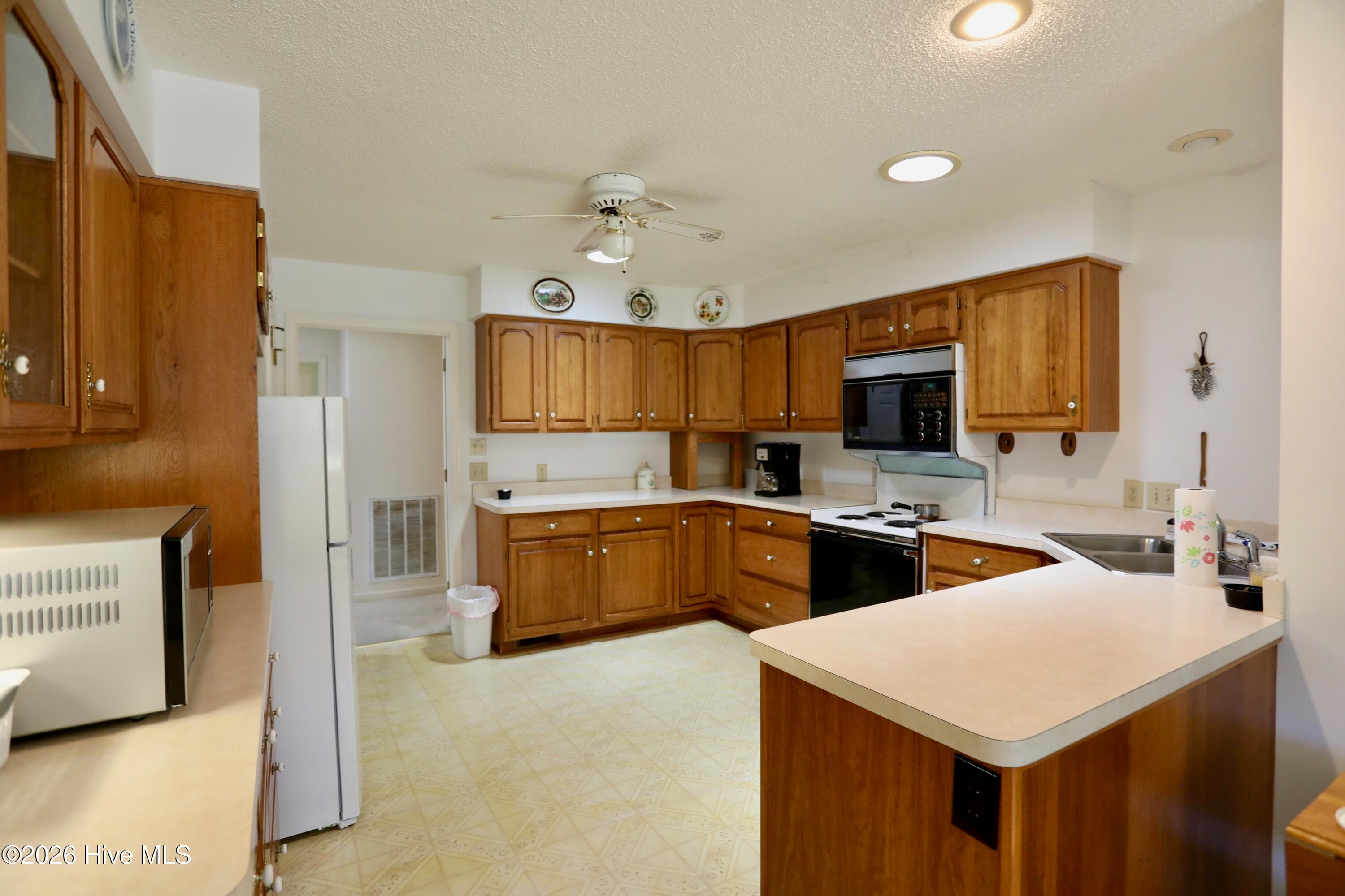Single Family Residence at 33 Shadow Lane, Whispering Pines, NC 28327, photo 2 of 2