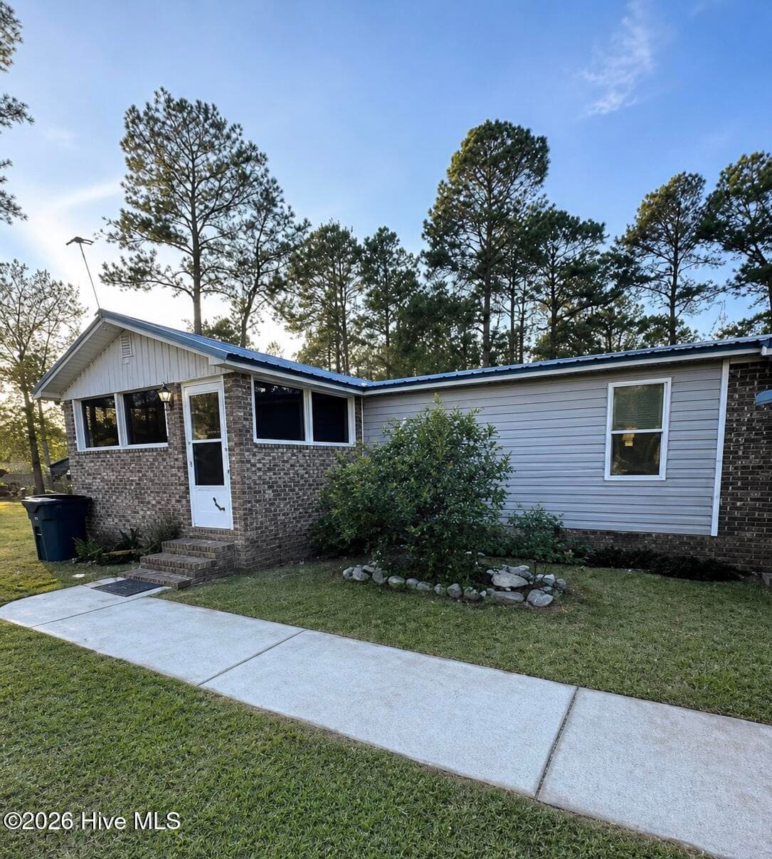 Manufactured Home at 8801 Johns Mill Road, Maxton, NC 28364, photo 13 of 14