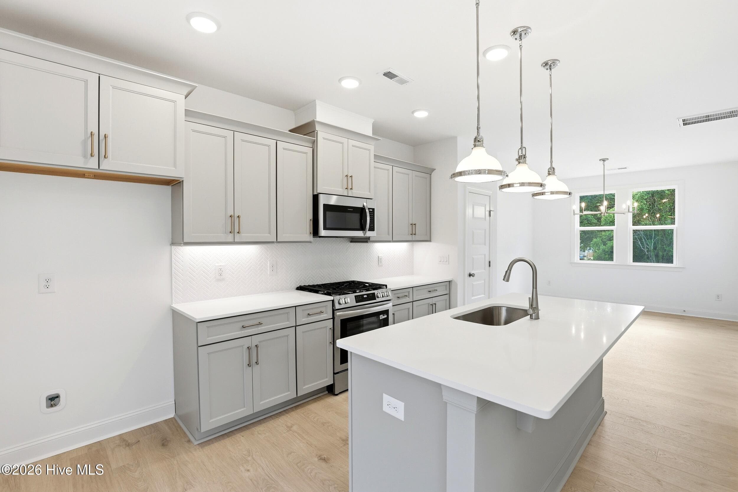 Townhouse at 516 Mcrae Street 103, Wilmington, NC 28401, photo 6 of 43