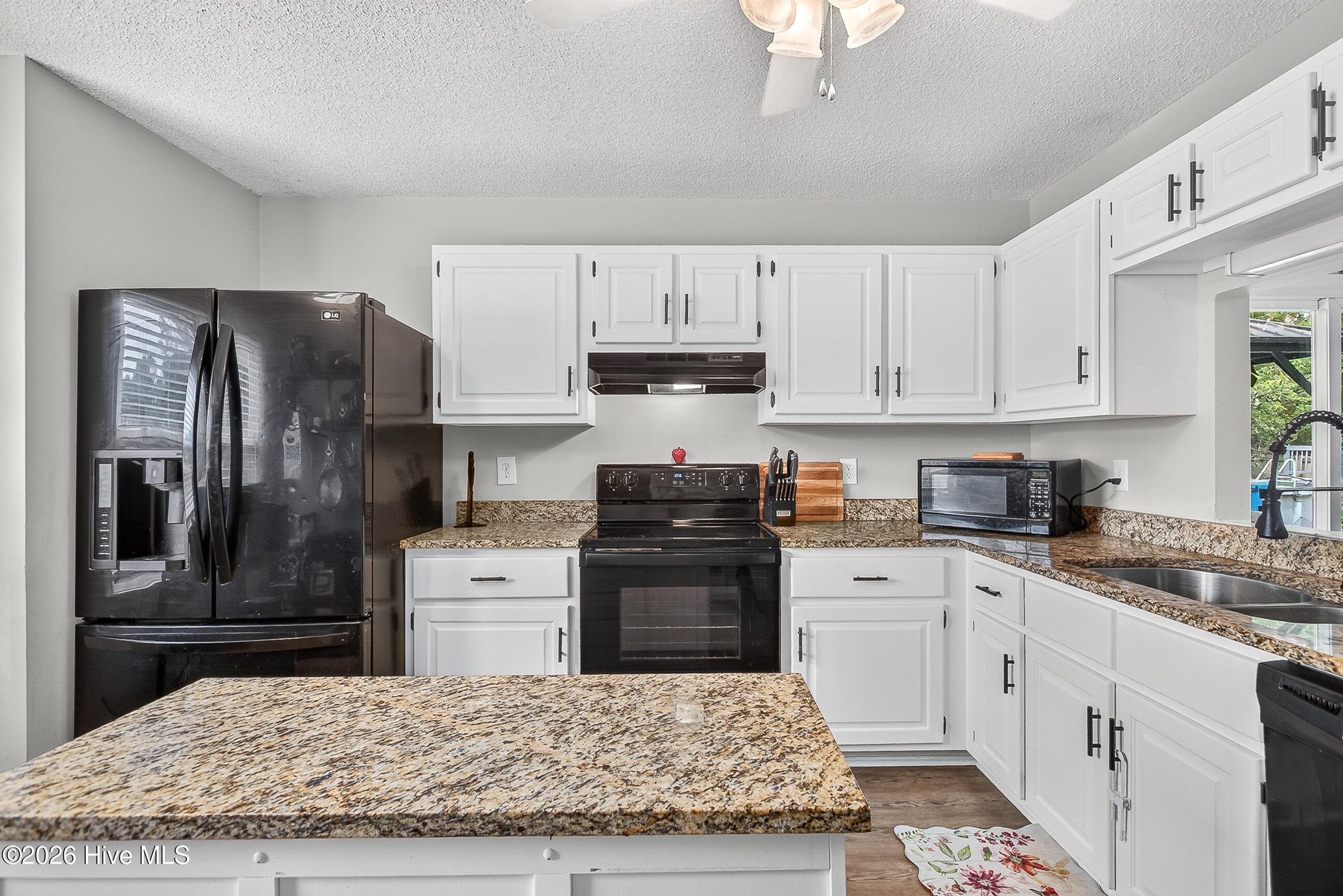 Single Family Residence at 106 Quartz Drive, Jacksonville, NC 28540, photo 13 of 39