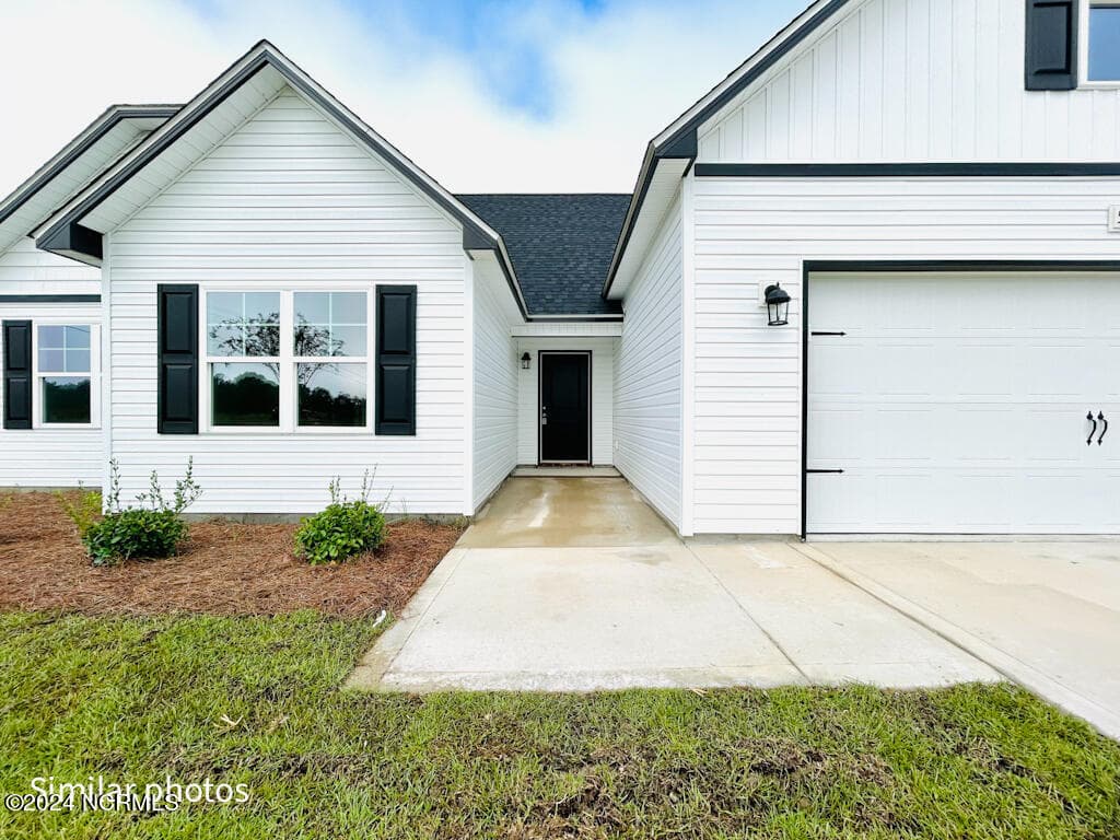 Single Family Residence at 811 N Sandy Shore Court, Holly Ridge, NC 28445, photo 5 of 52