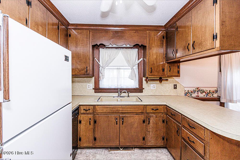 Single Family Residence at 218 Forest Hills Road NW, Wilson, NC 27896, photo 15 of 45