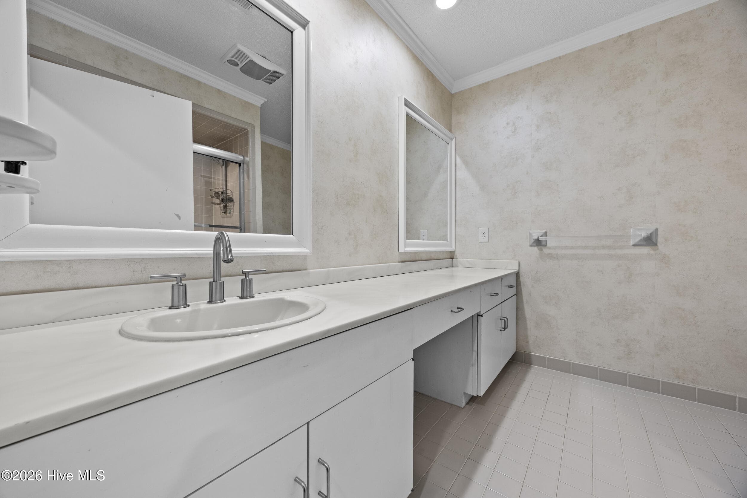 hall bath - 616 E Murphy Street, Wallace, NC 28466