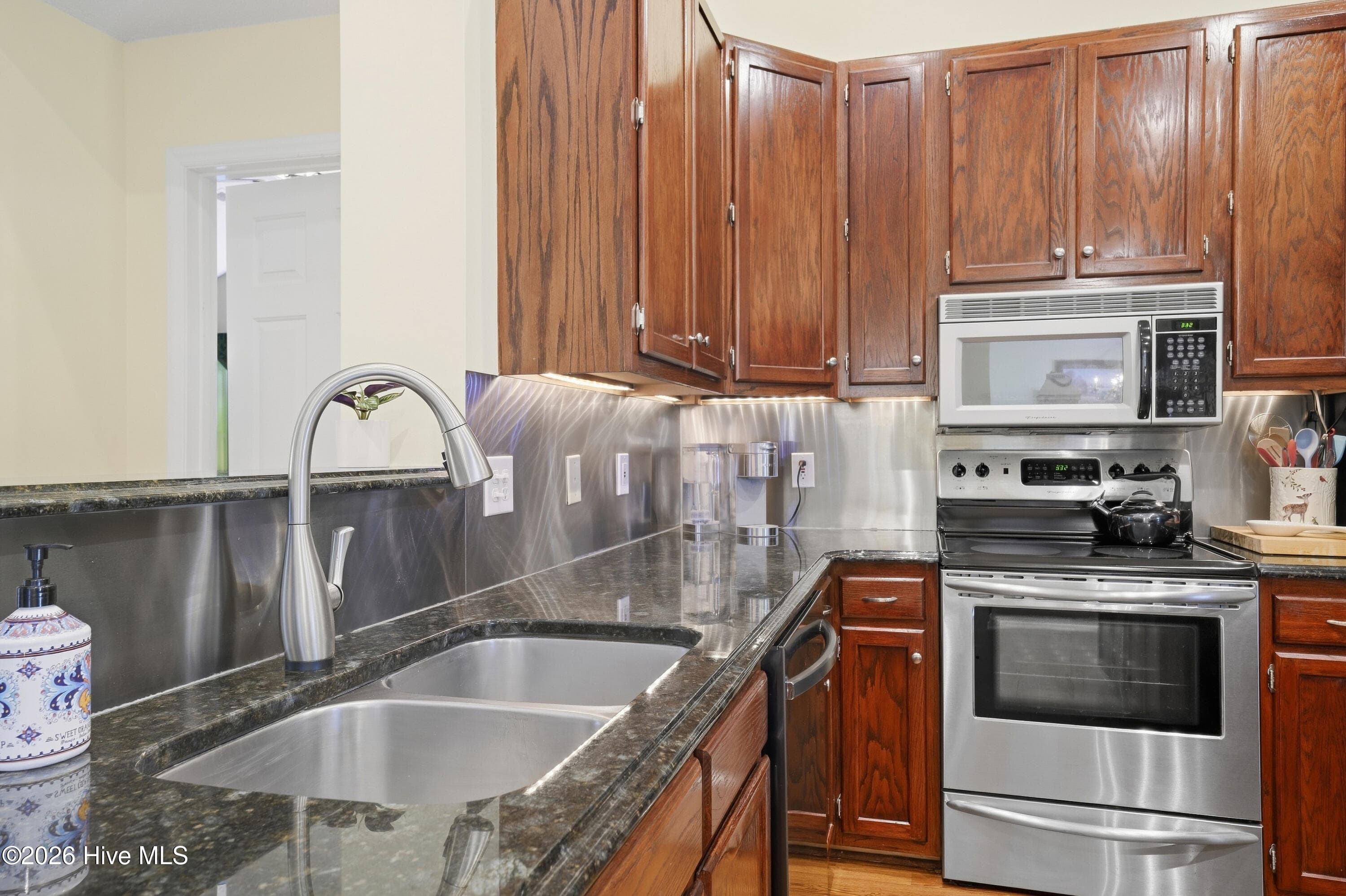 Single Family Residence at 5002 Blue Grass Court, Wilmington, NC 28409, photo 17 of 41