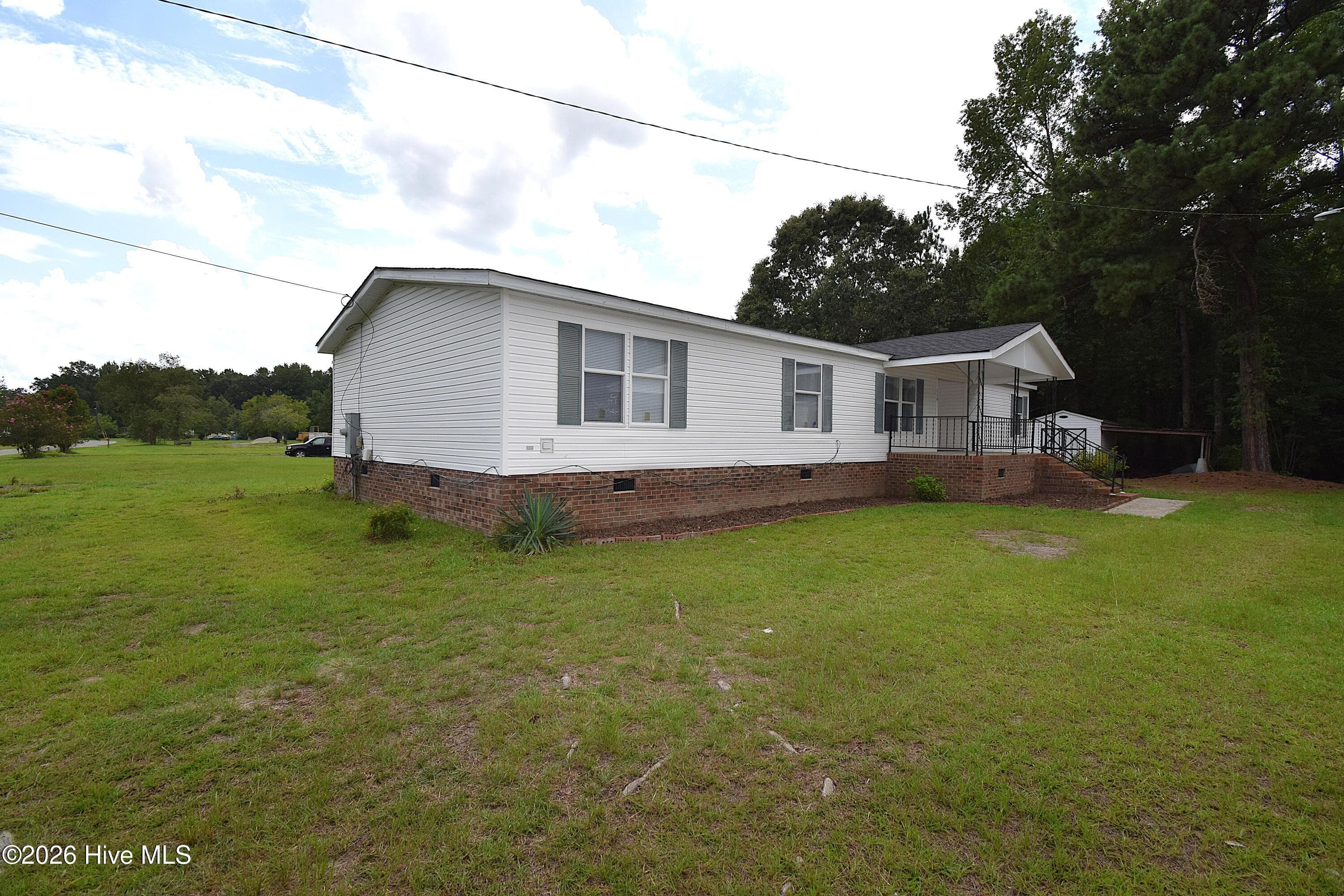 Manufactured Home at 220 Main Street, Grifton, NC 28530, photo 2 of 59