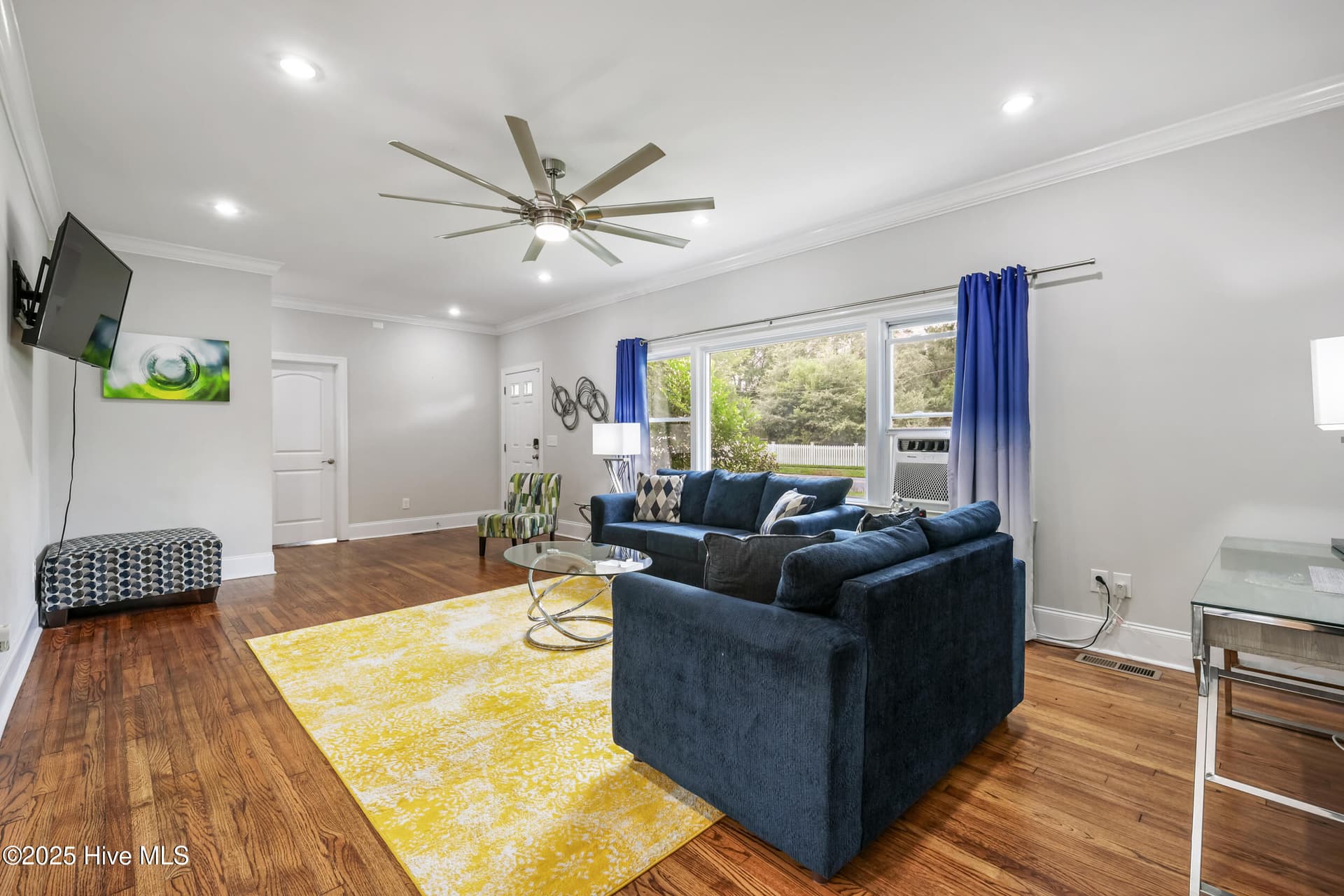 Single Family Residence at 827 Colonial Drive, Wilmington, NC 28403, photo 5 of 27