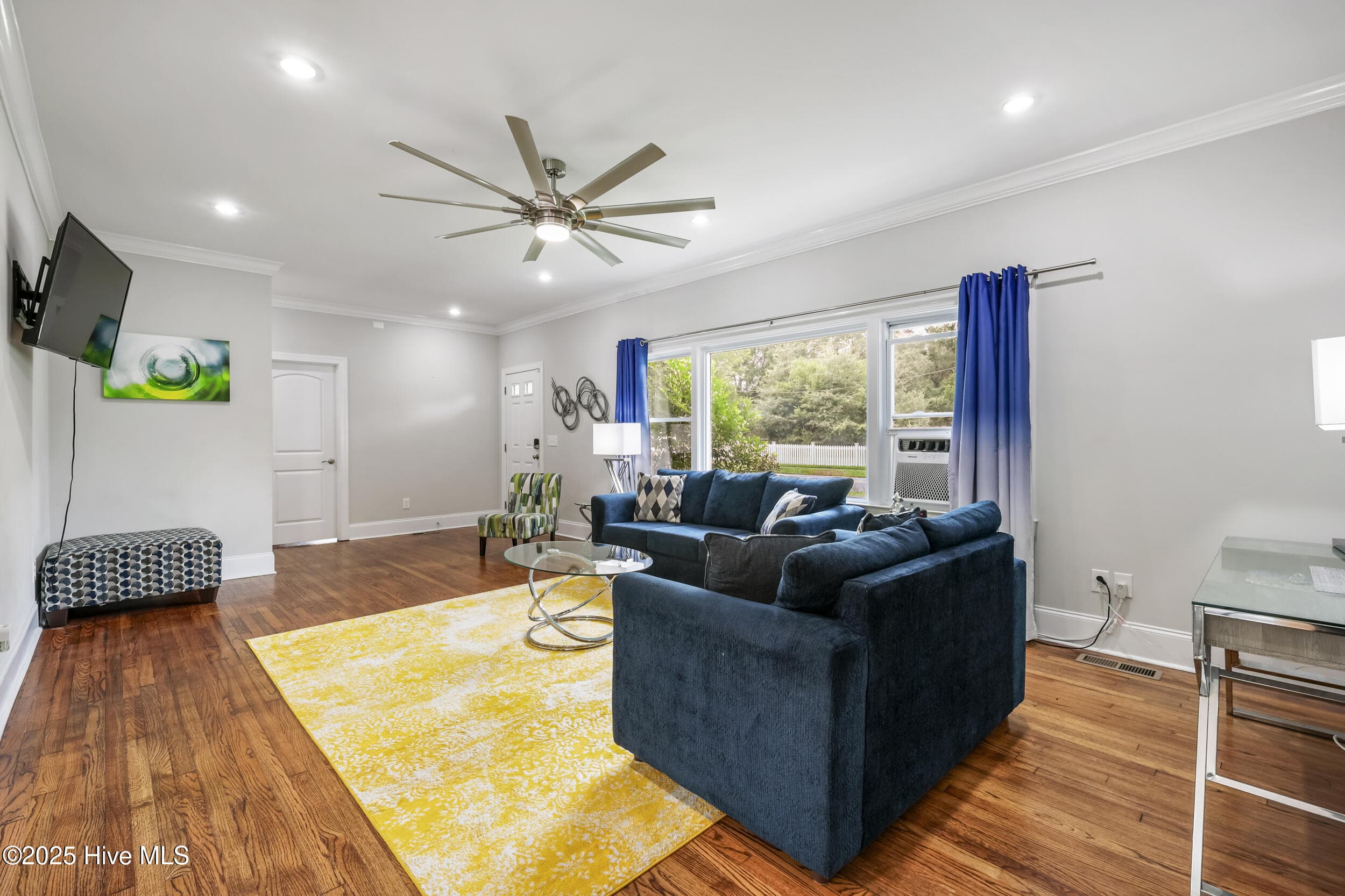 Single Family Residence at 827 Colonial Drive, Wilmington, NC 28403, photo 5 of 27