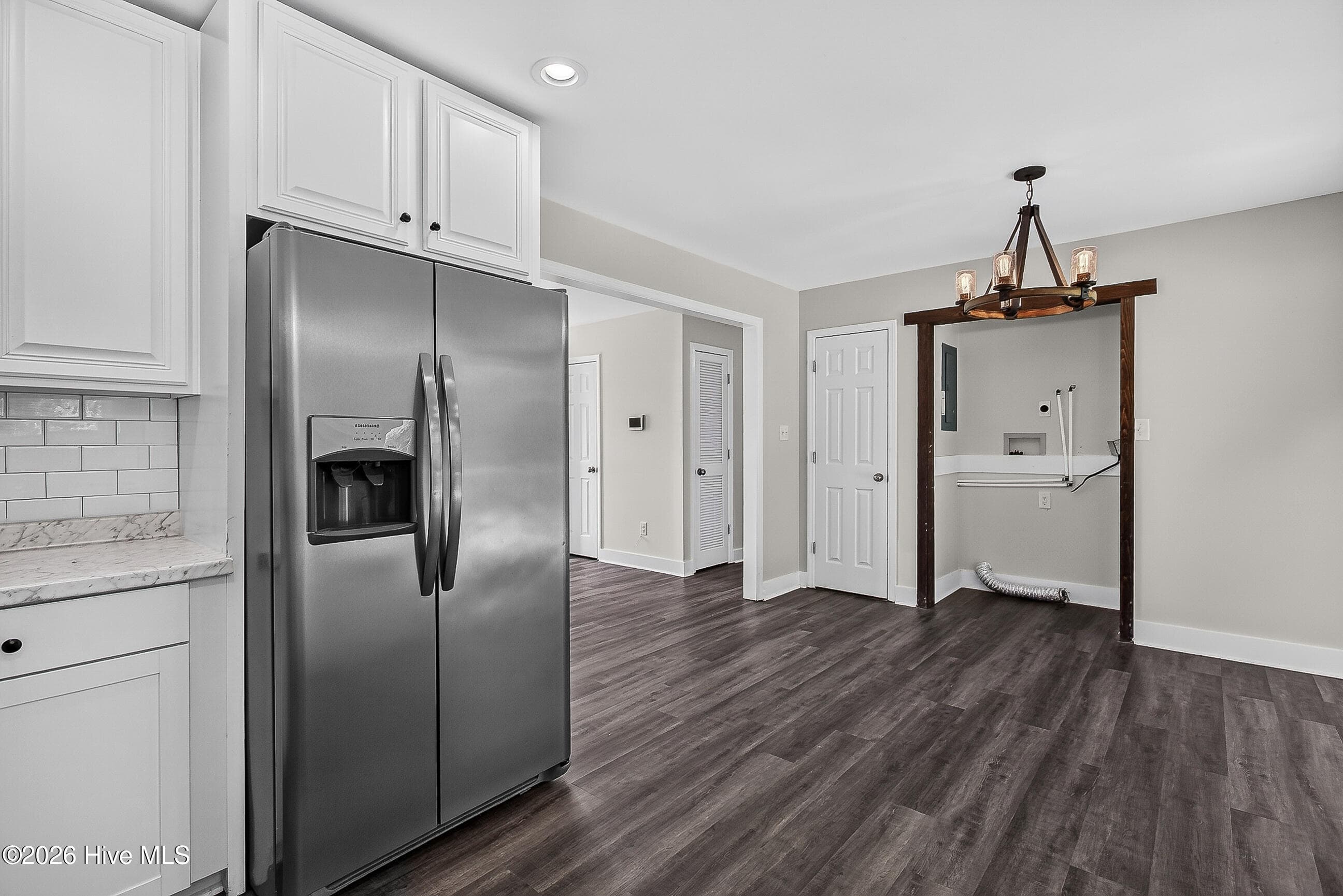 Single Family Residence at 912 Laurel Lane, Jacksonville, NC 28546, photo 4 of 35
