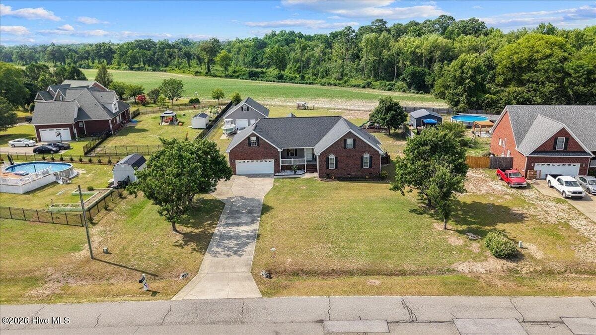 Front overview - 105 Pointe Drive, La Grange, NC 28551