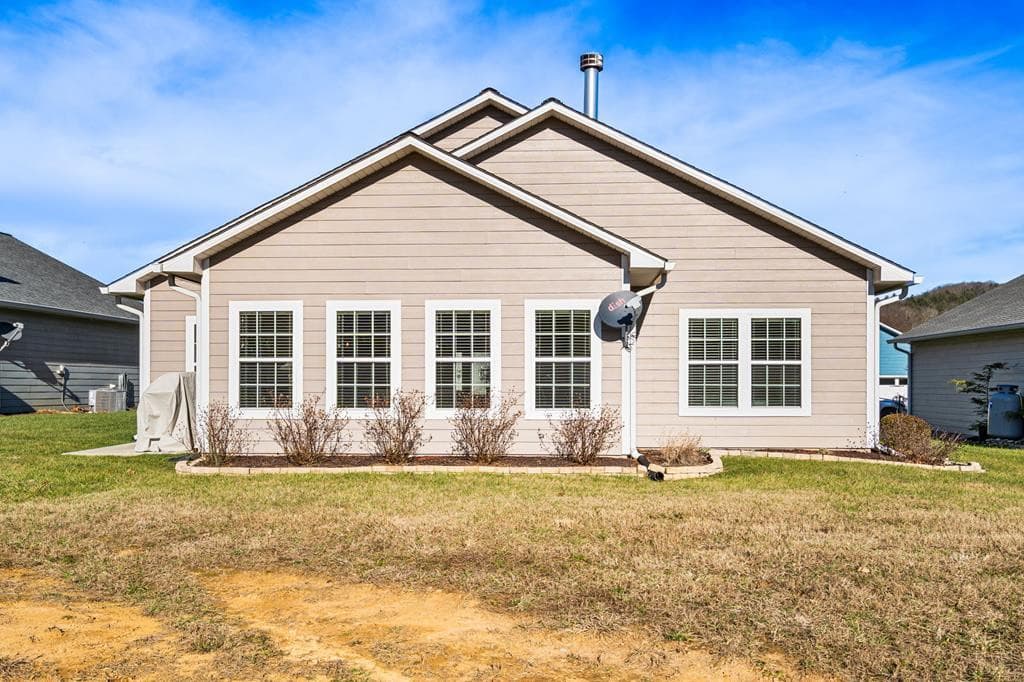 Single Family Residence at 116 Riverwalk Circle, Hayesville, NC 28904, photo 3 of 33