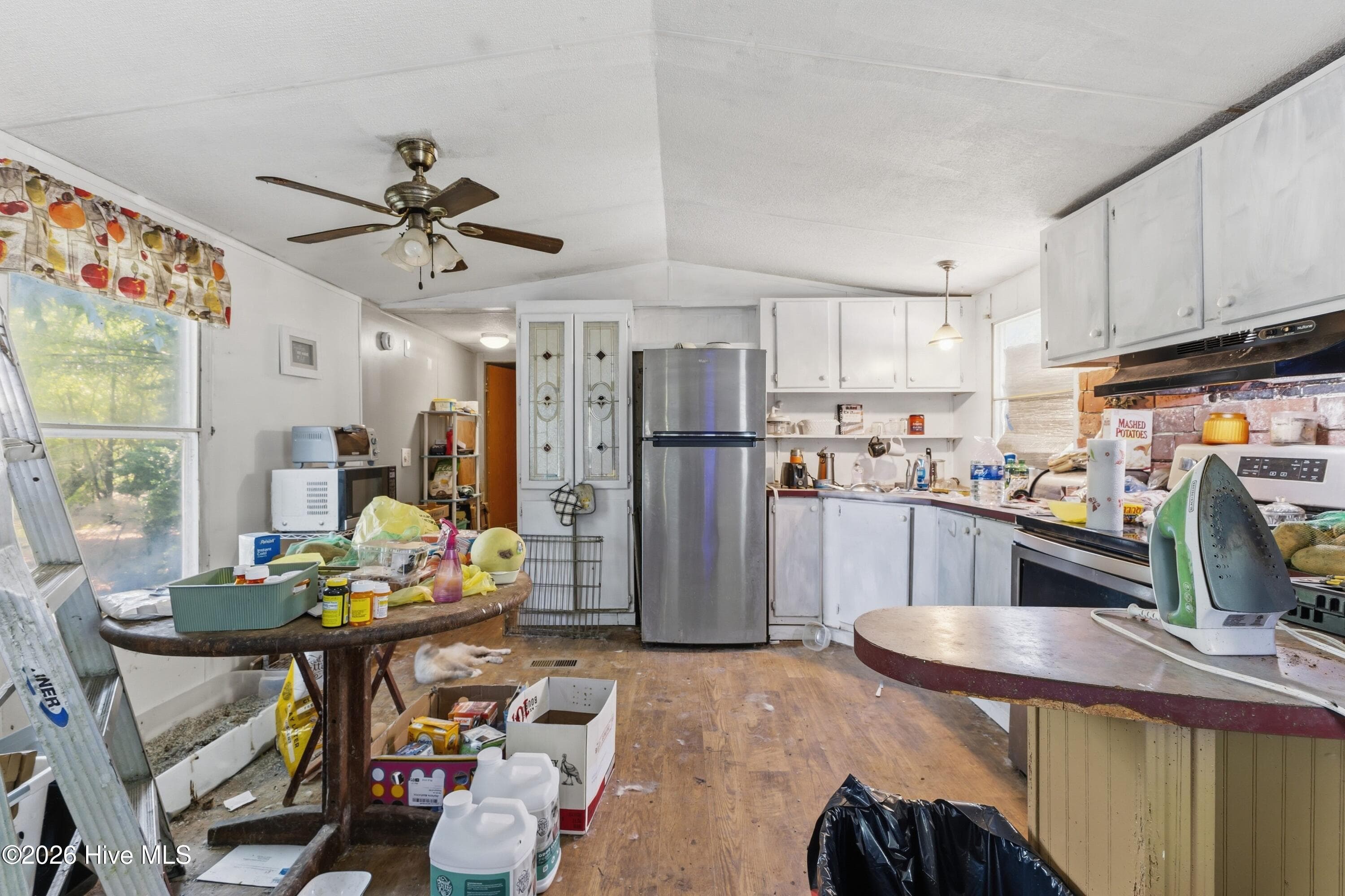 Manufactured Home at 315 Messer Loop Road, Burgaw, NC 28425, photo 9 of 16