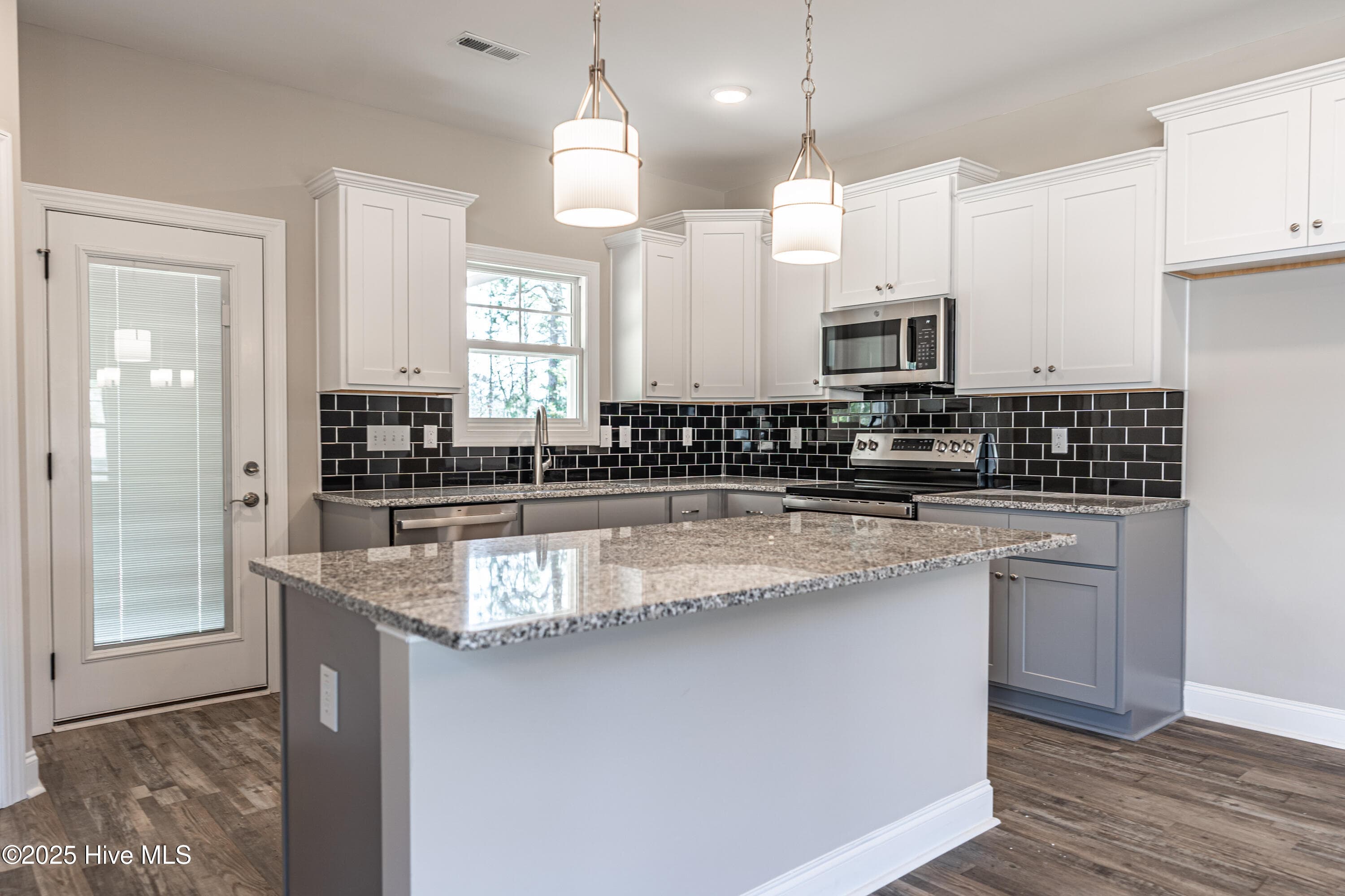 Superior Homes of the Sandhills 'Nashville' floor plan - *REPRESENTATIVE PHOTO* - 1001 Ivory Lane, West End, NC 27376