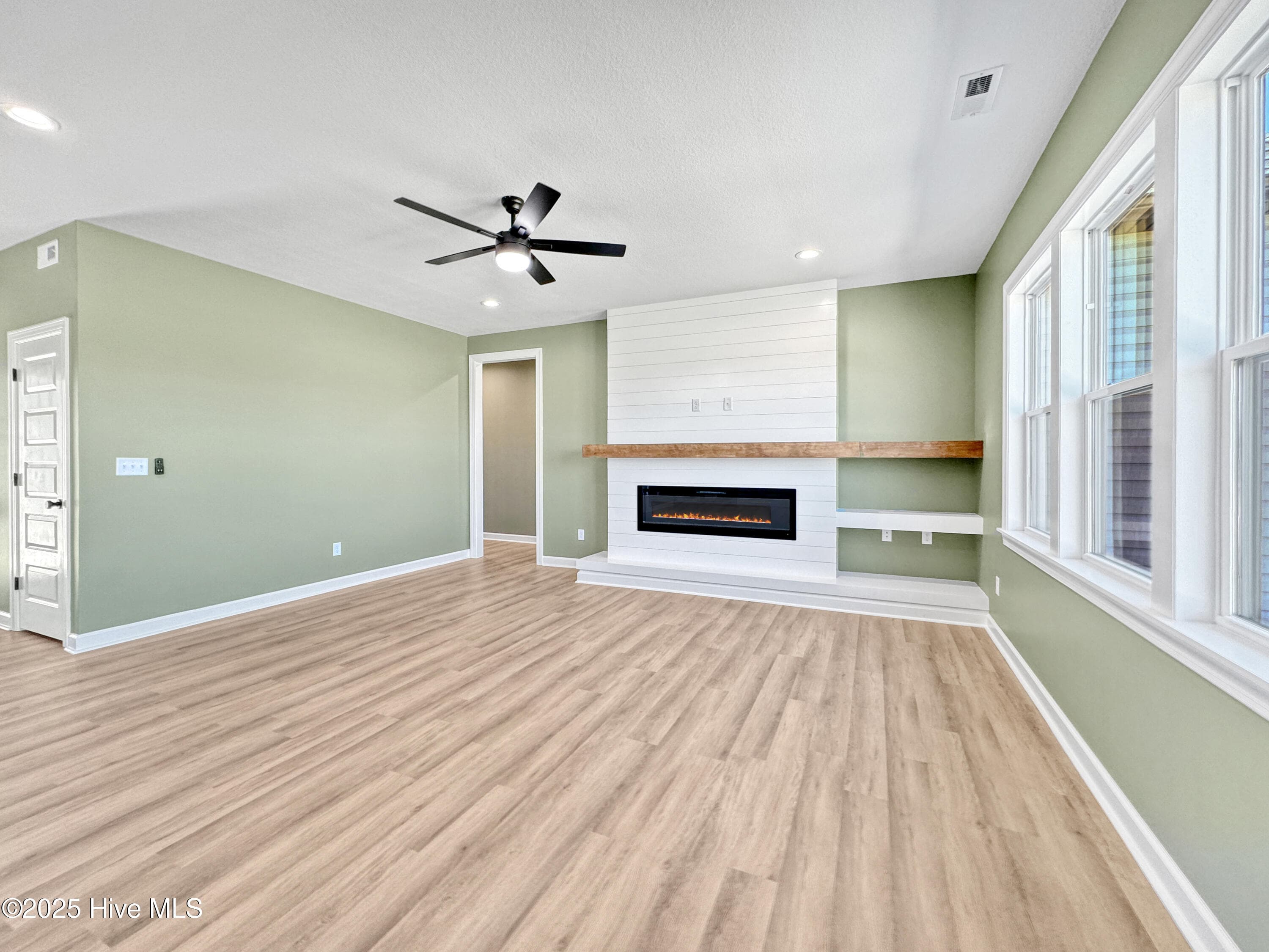 Single Family Residence at 2111 Staysail Drive, Elizabeth City, NC 27909, photo 8 of 31