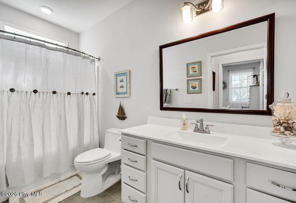 First floor guest bathroom with transom window upgrade. - 142 Rice Marsh Way, Wilmington, NC 28412