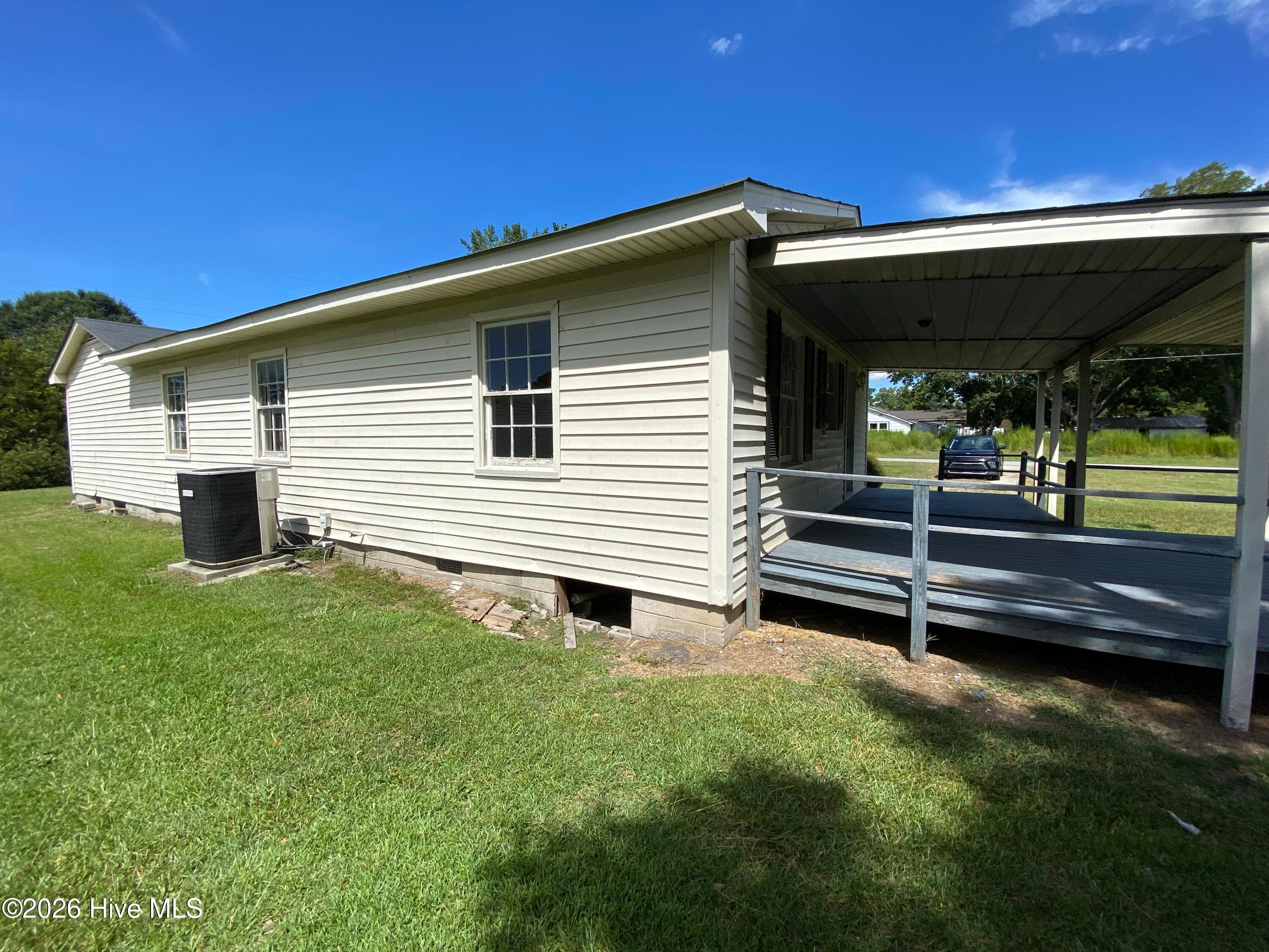 Single Family Residence at 513 Pear Street, Kinston, NC 28504, photo 4 of 41