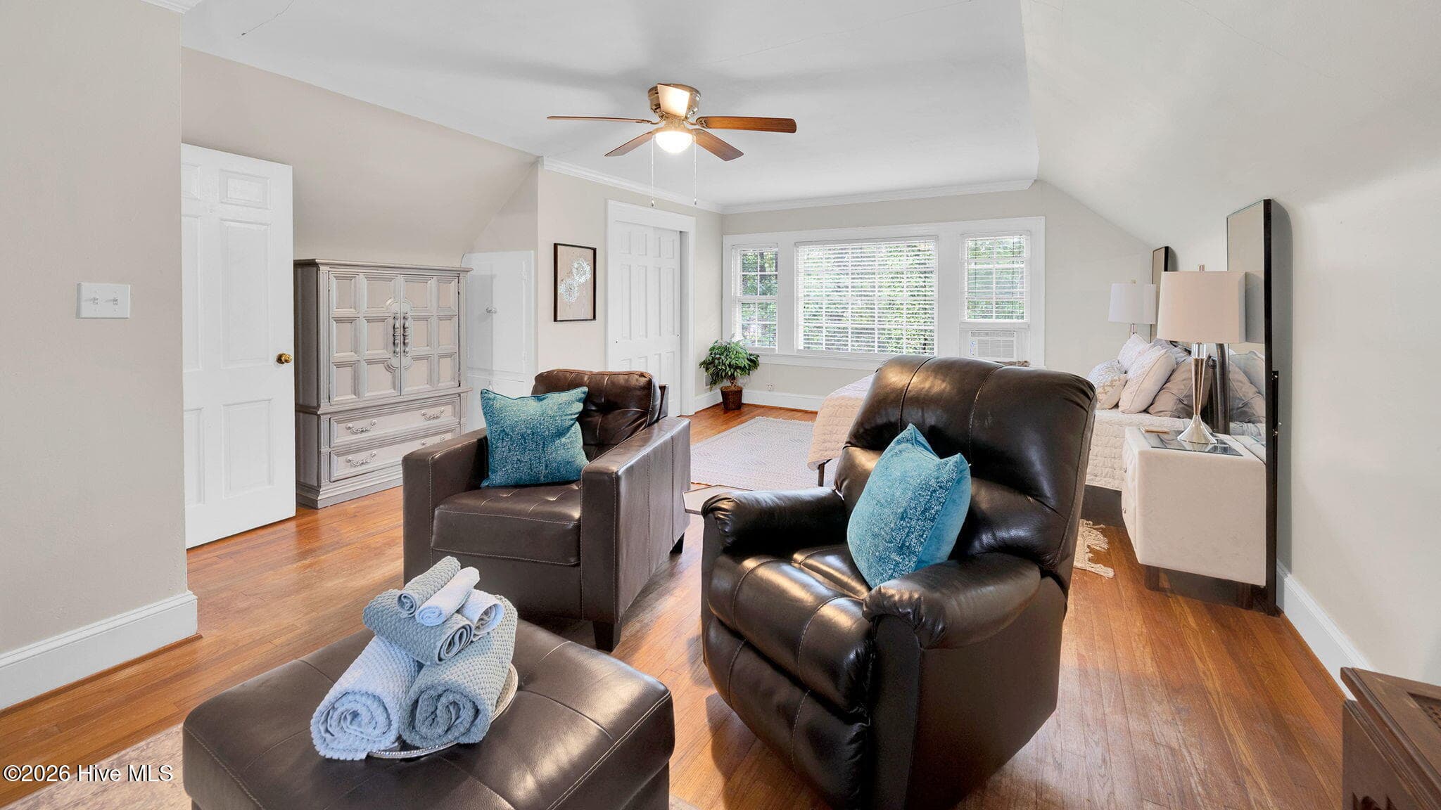 bed up 3 sitting area - 1902 Sherwood Drive, Greenville, NC 27858