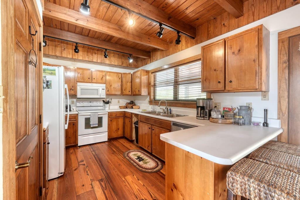 Residential at 575 Carolina Springs Lane, Franklin, NC 28734, photo 6 of 68