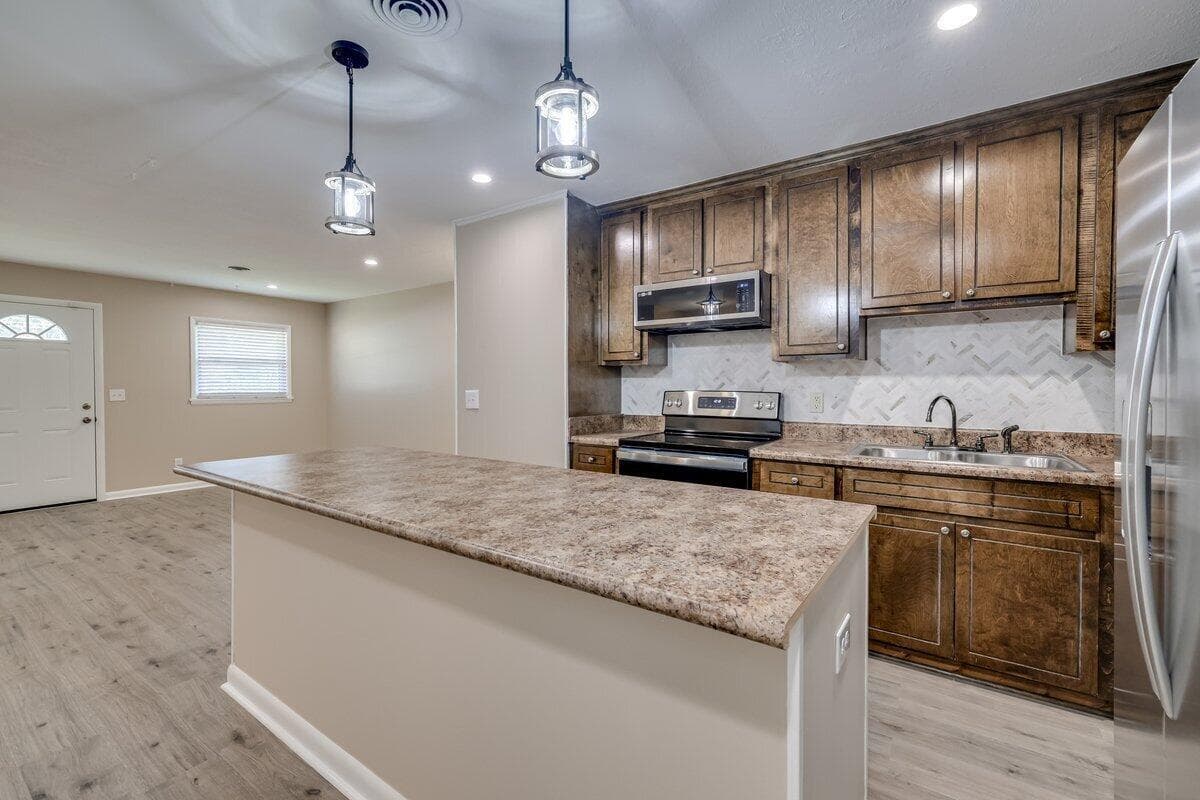Single Family Residence at 2085 Hillsinger Road, Augusta, GA 30904, photo 8 of 42